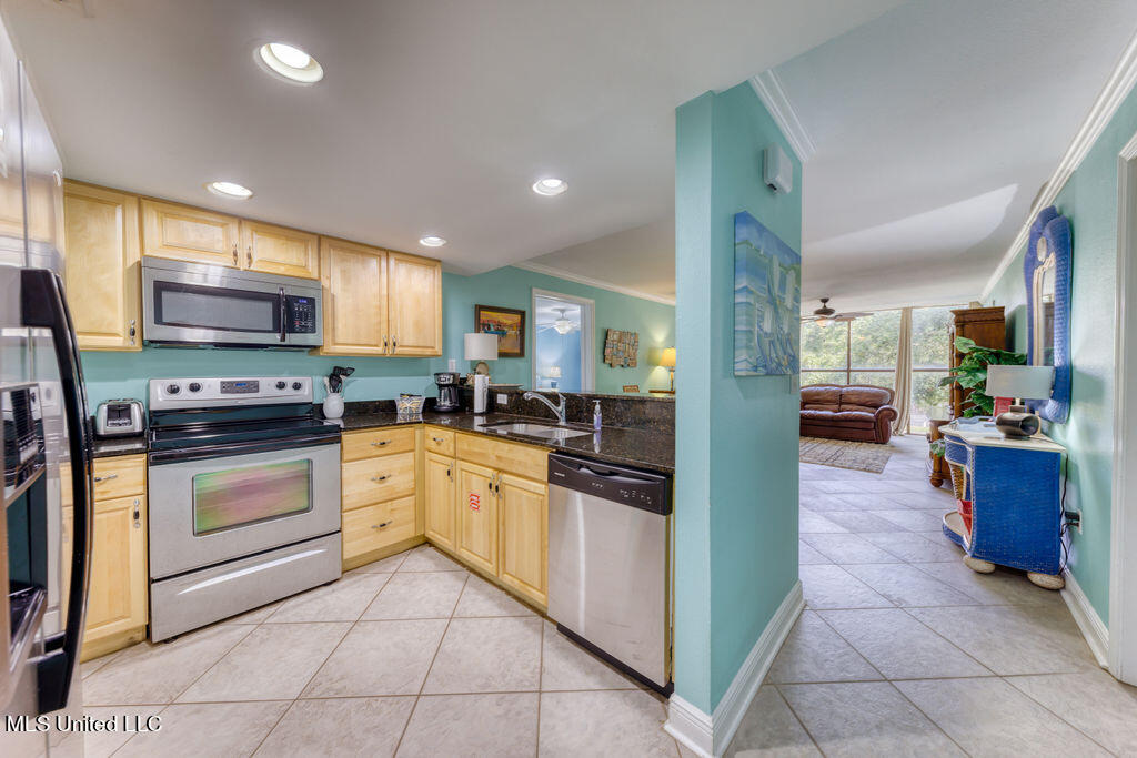 2046 Beach Boulevard, 203