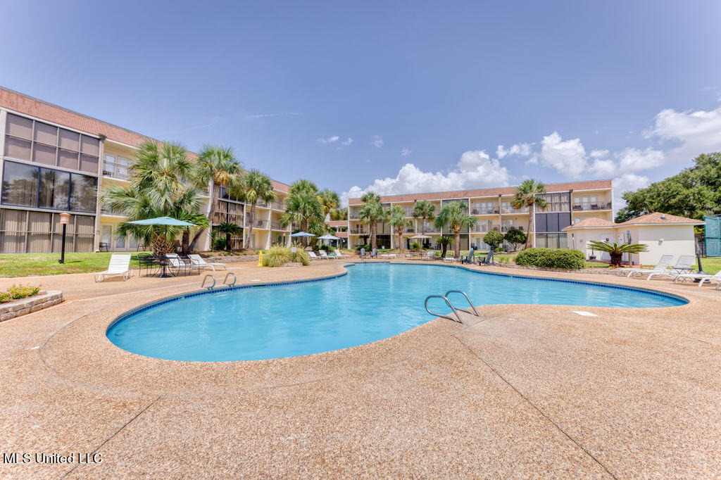 2046 Beach Boulevard, 203