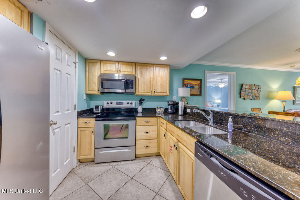 2046 Beach Boulevard, 203
