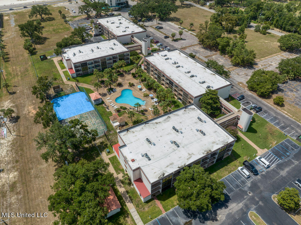 2046 Beach Boulevard, 203
