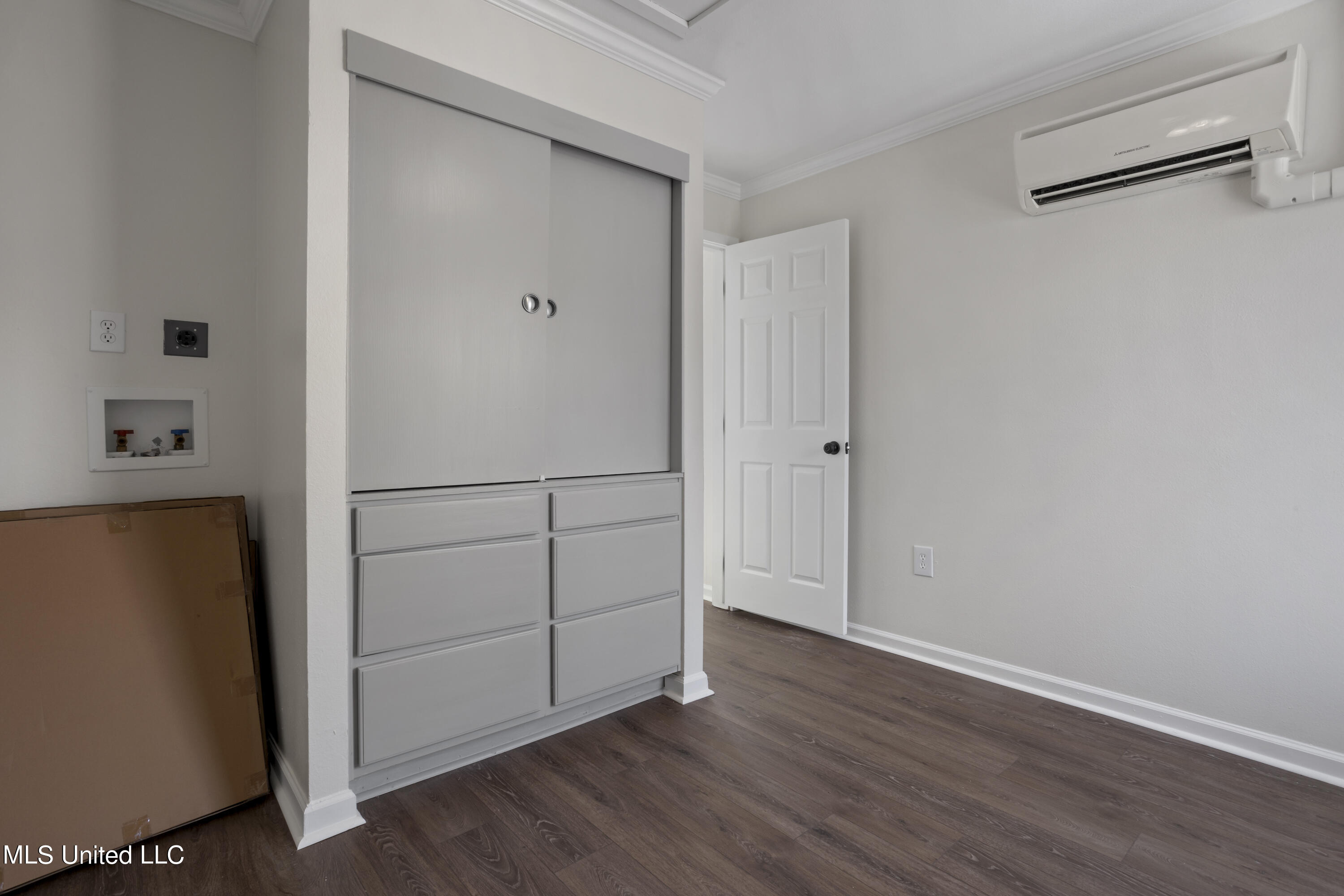 215 E Second Street, 38b