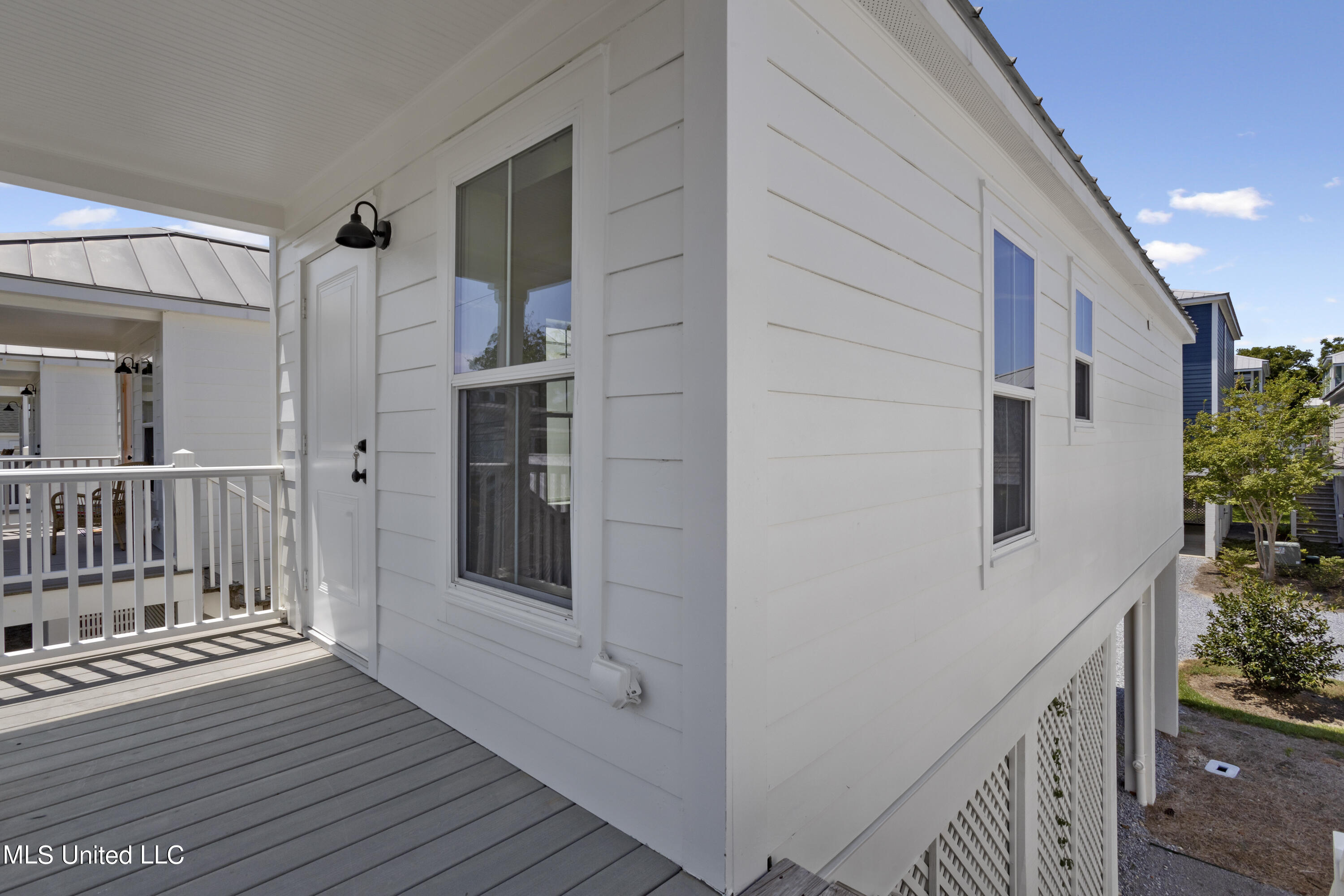 215 E Second Street, 38b