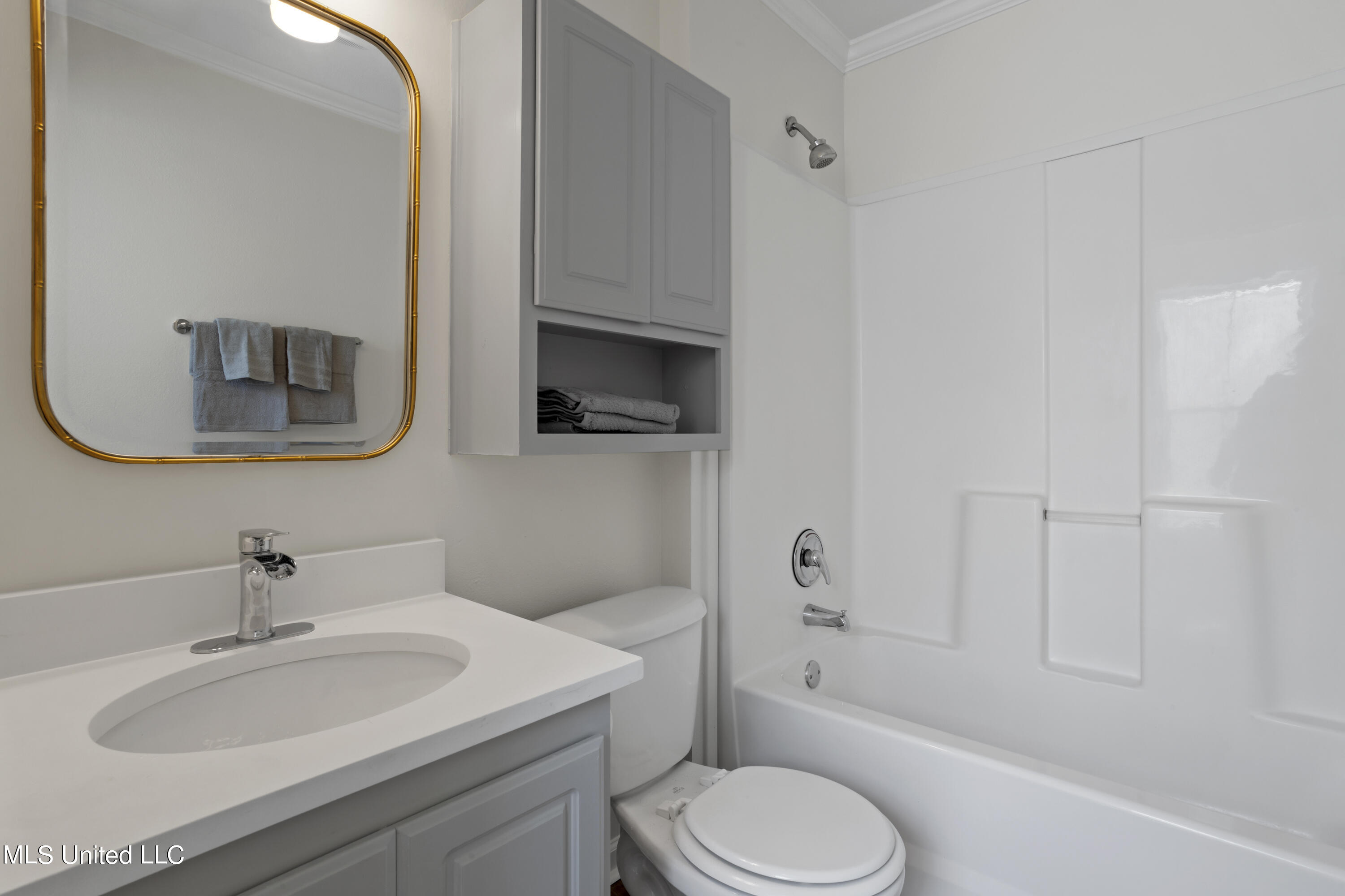 215 E Second Street, 38b