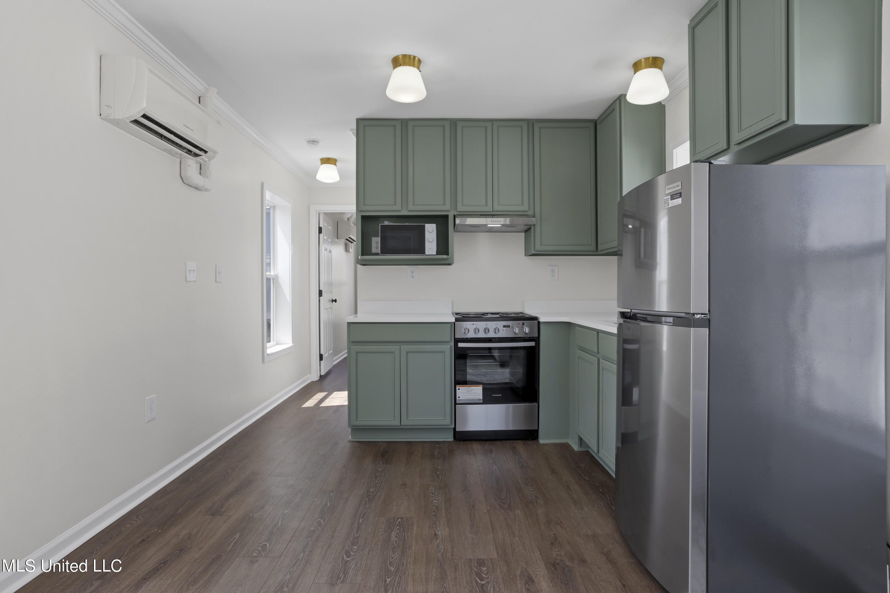 215 E Second Street, 38b