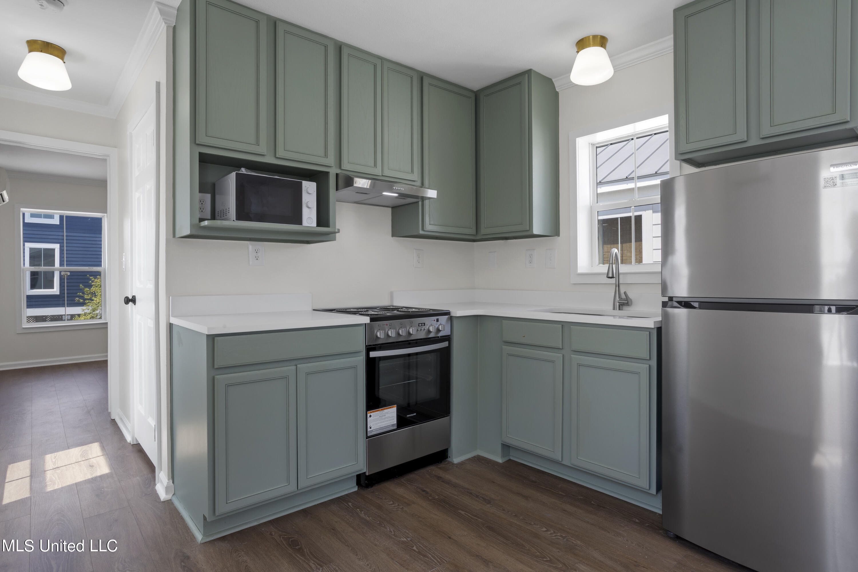 215 E Second Street, 38b