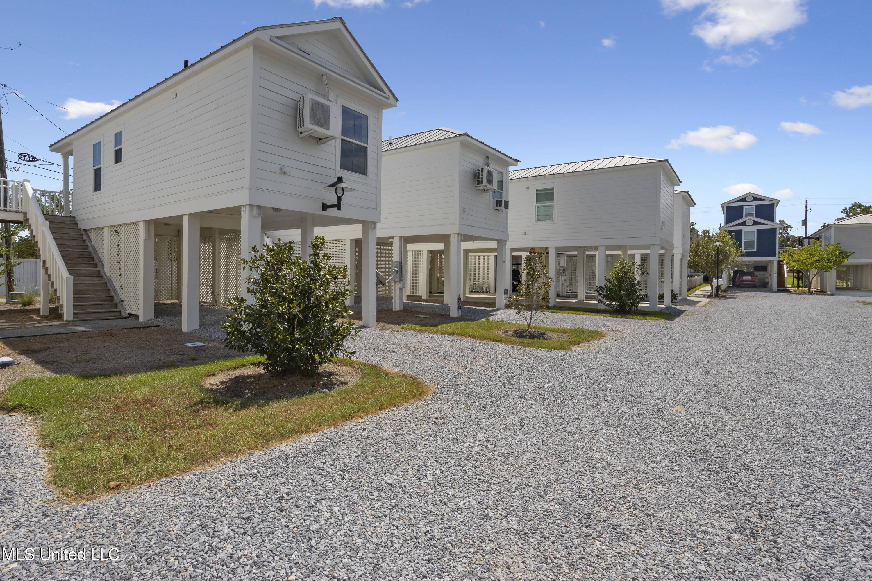 215 E Second Street, 38b