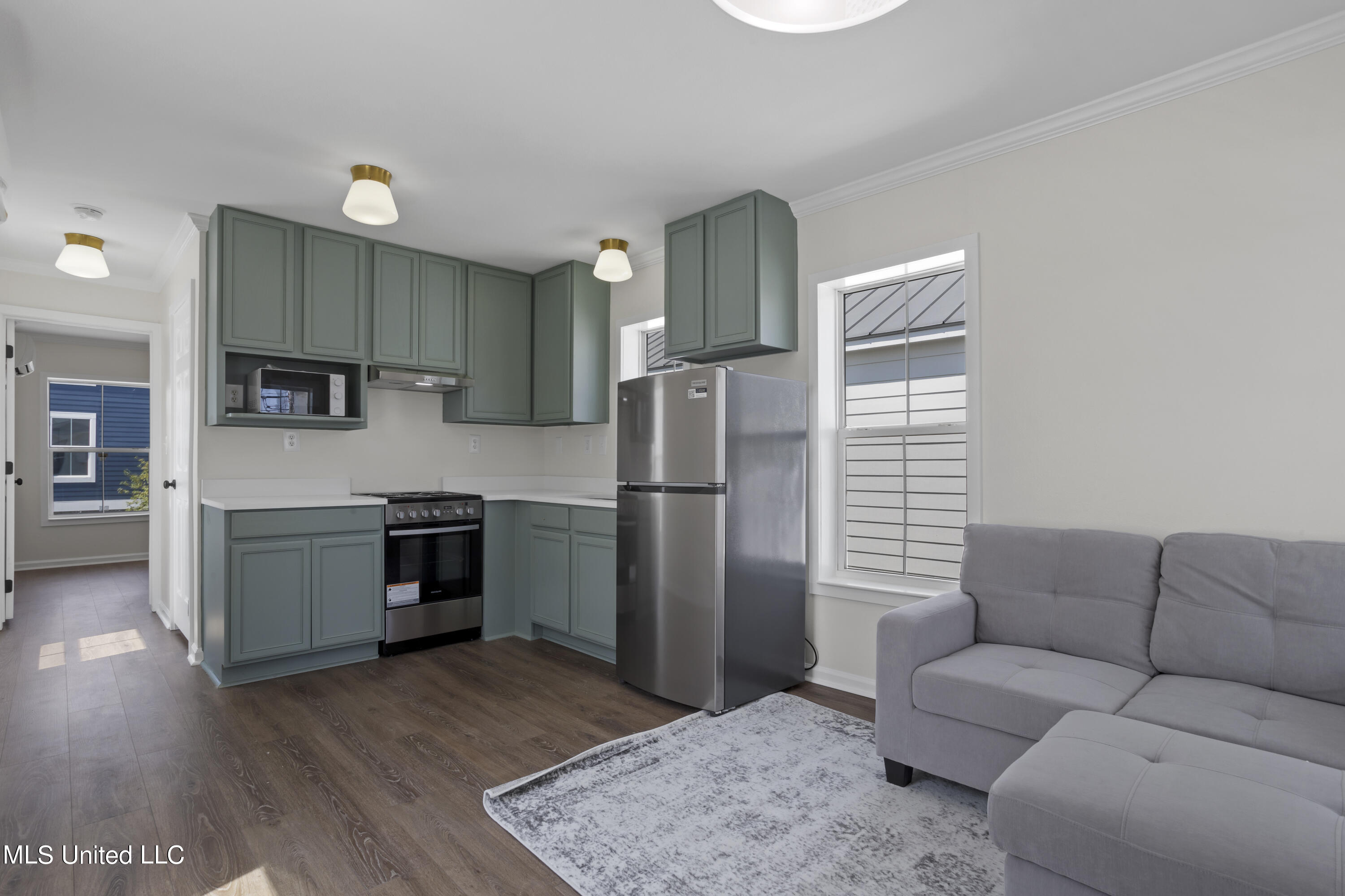 215 E Second Street, 38b