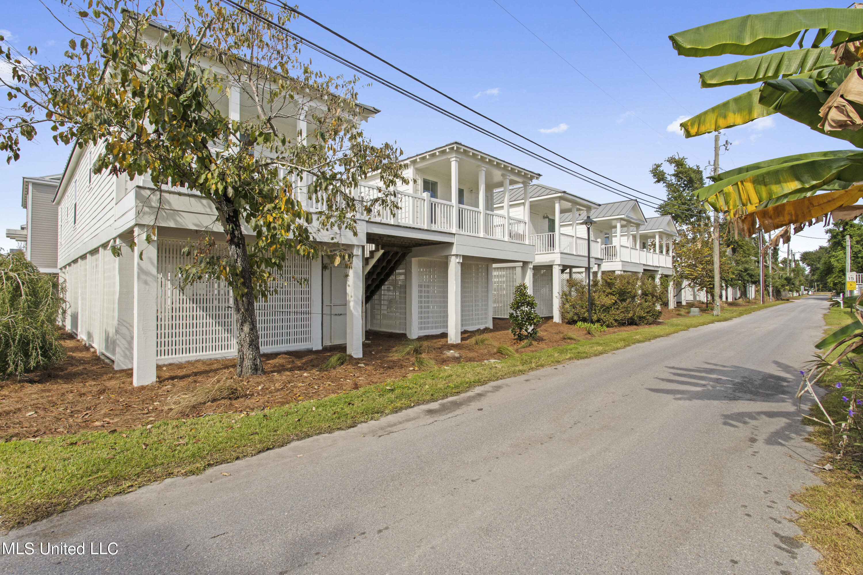 215 E Second Street, 38b