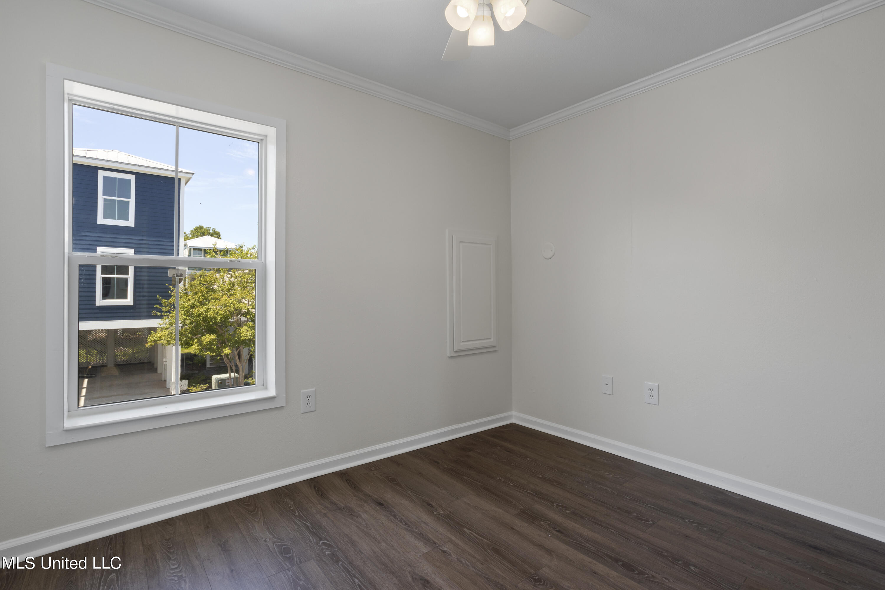 215 E Second Street, 38b