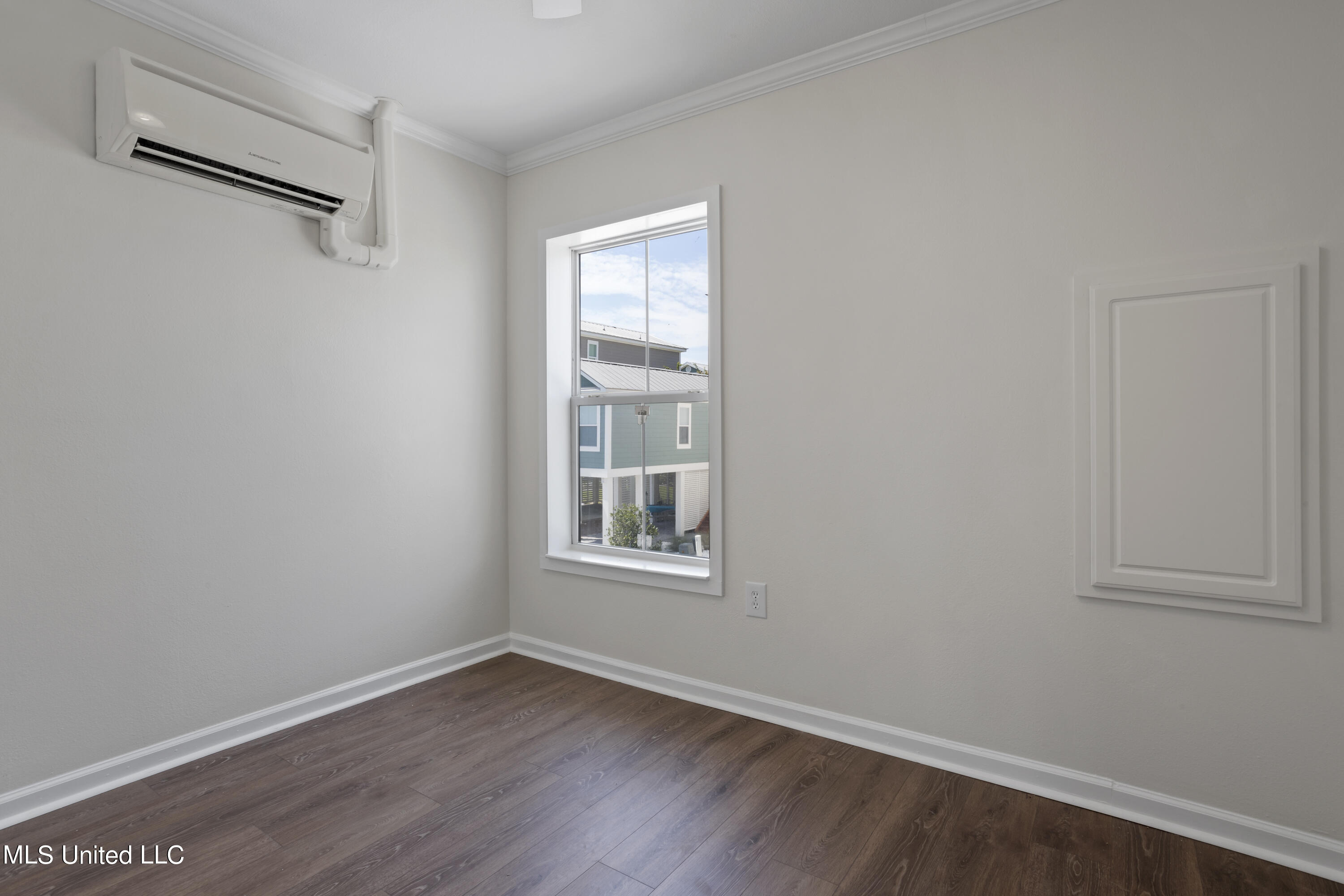 215 E Second Street, 38b