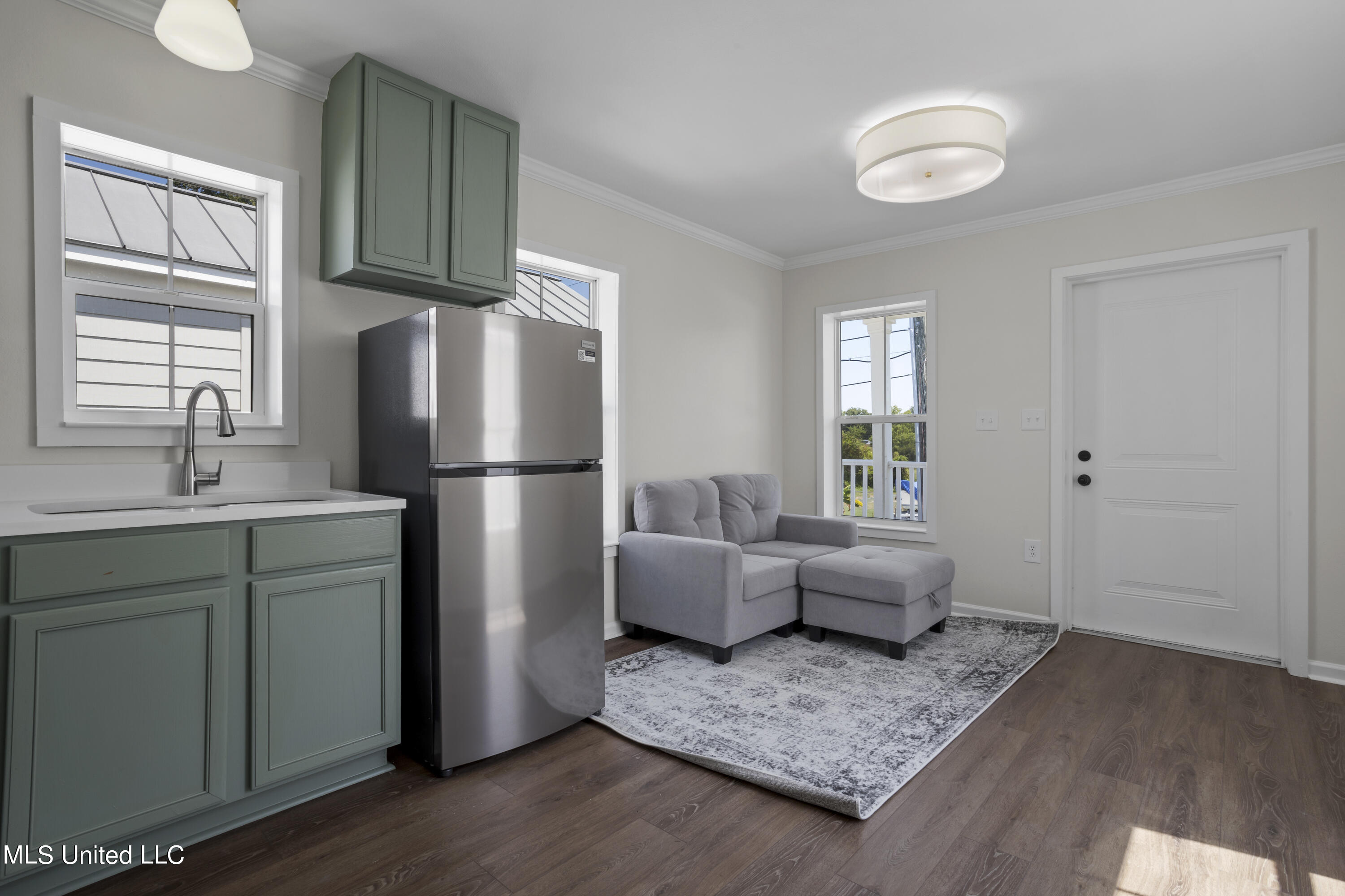 215 E Second Street, 38b