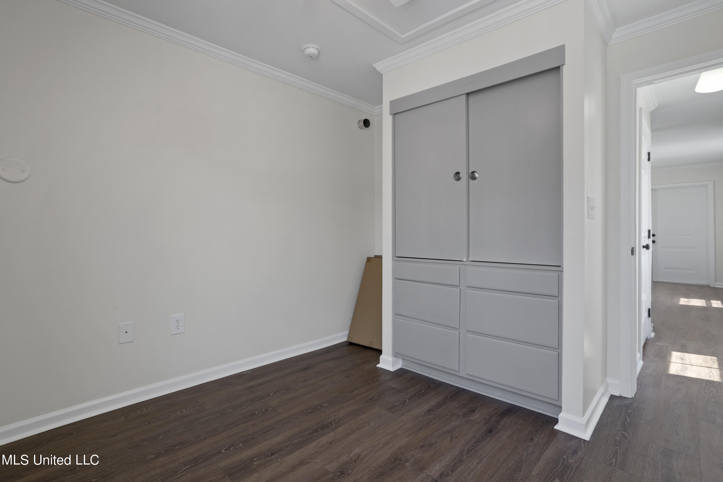 215 E Second Street, 38b