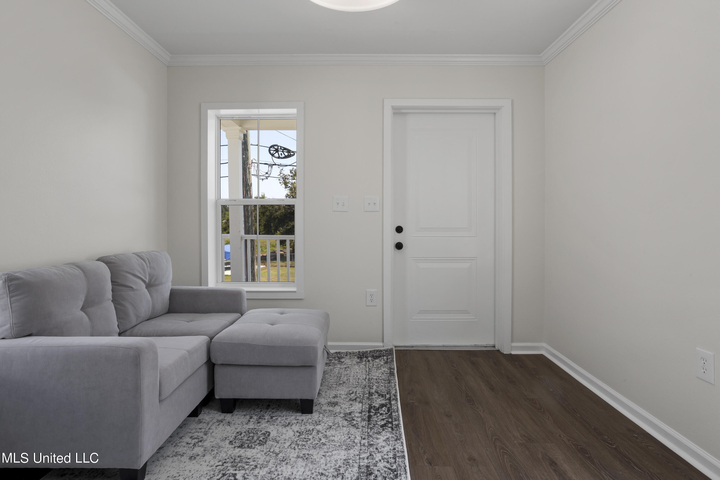 215 E Second Street, 38b