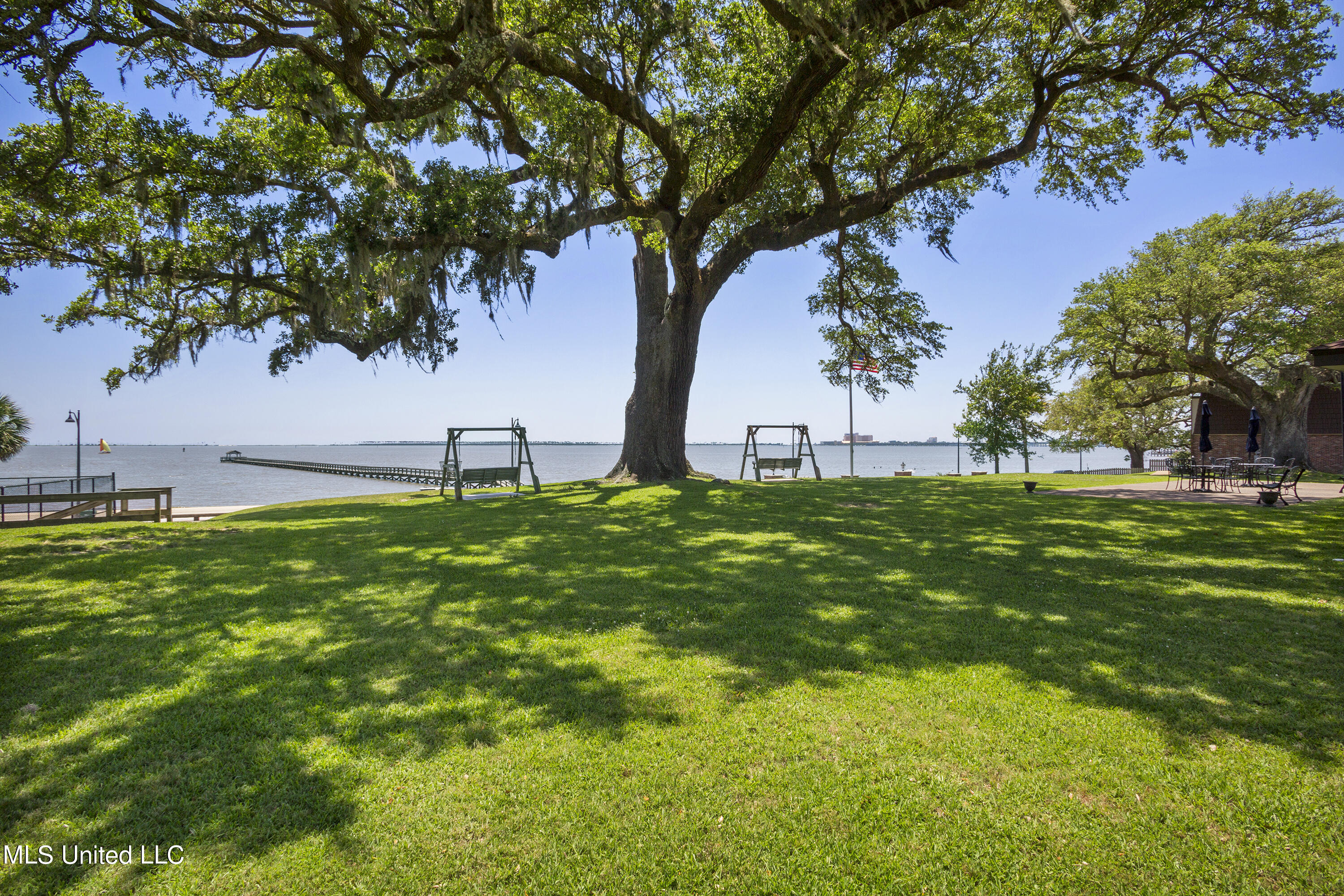 527 Front Beach, 22