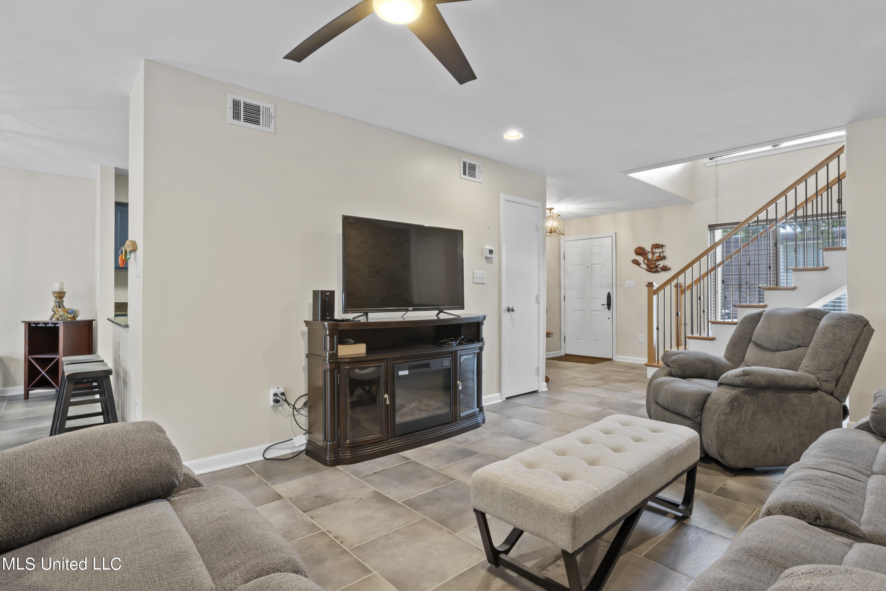 527 Front Beach Drive, 34