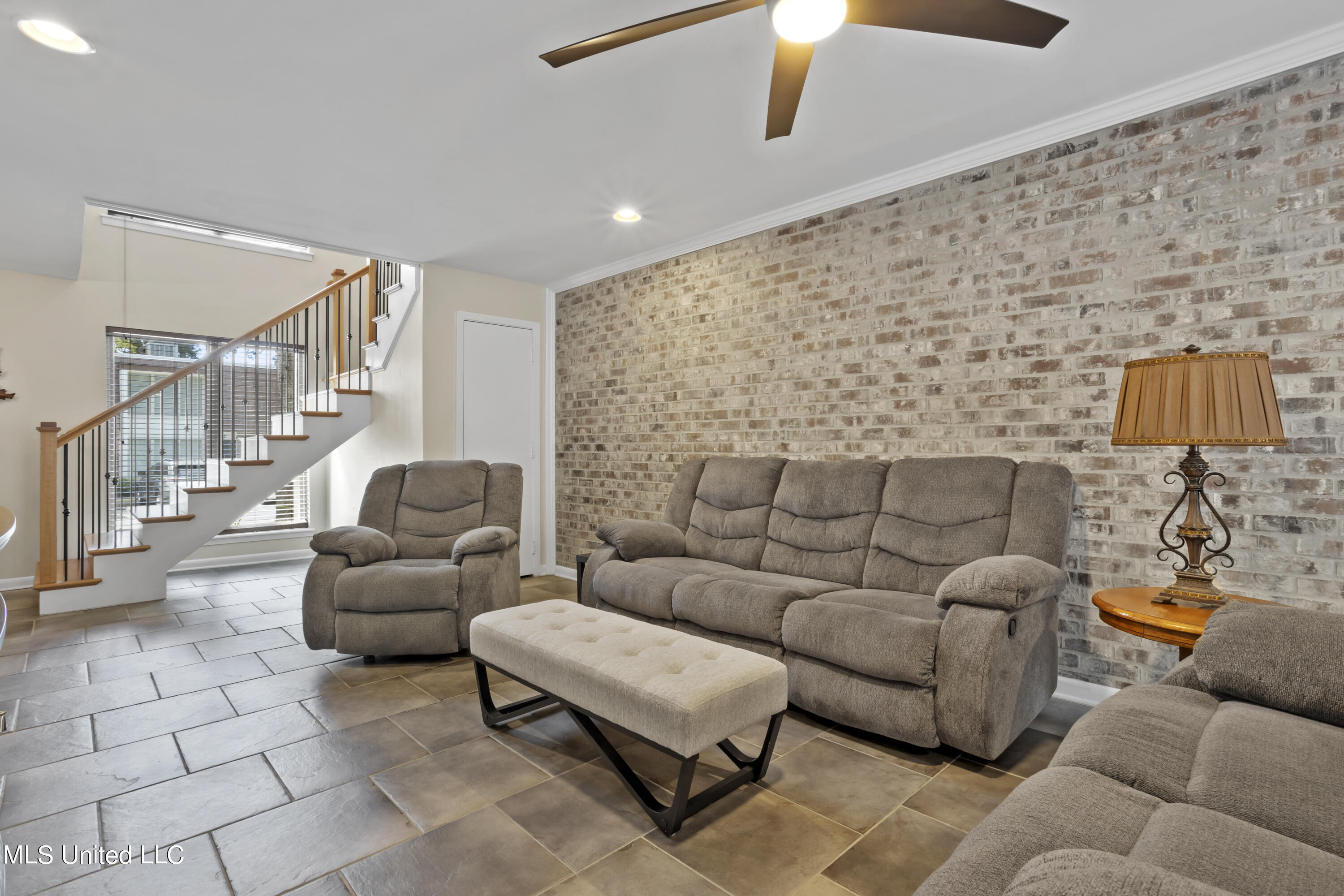 527 Front Beach Drive, 34