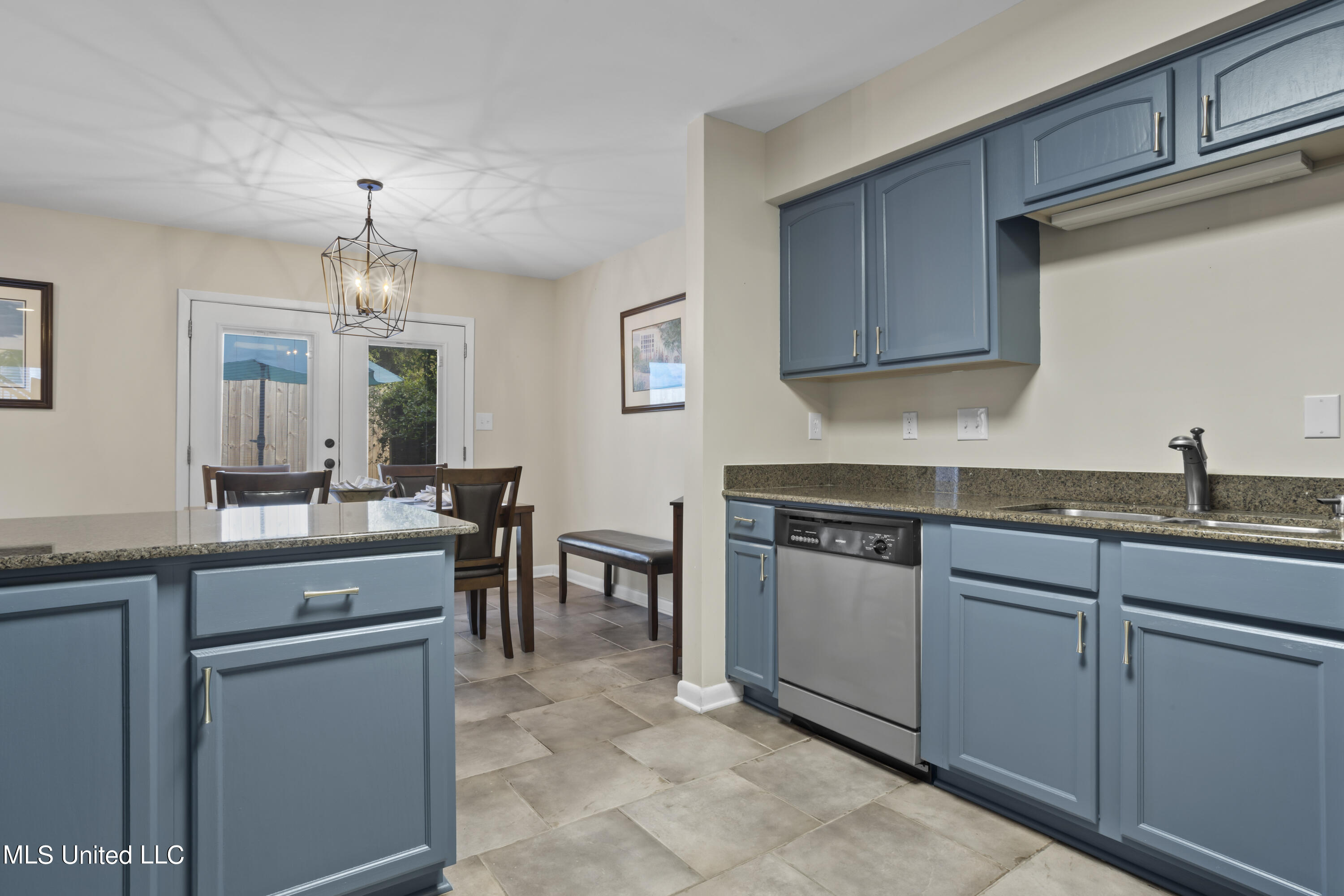 527 Front Beach Drive, 34