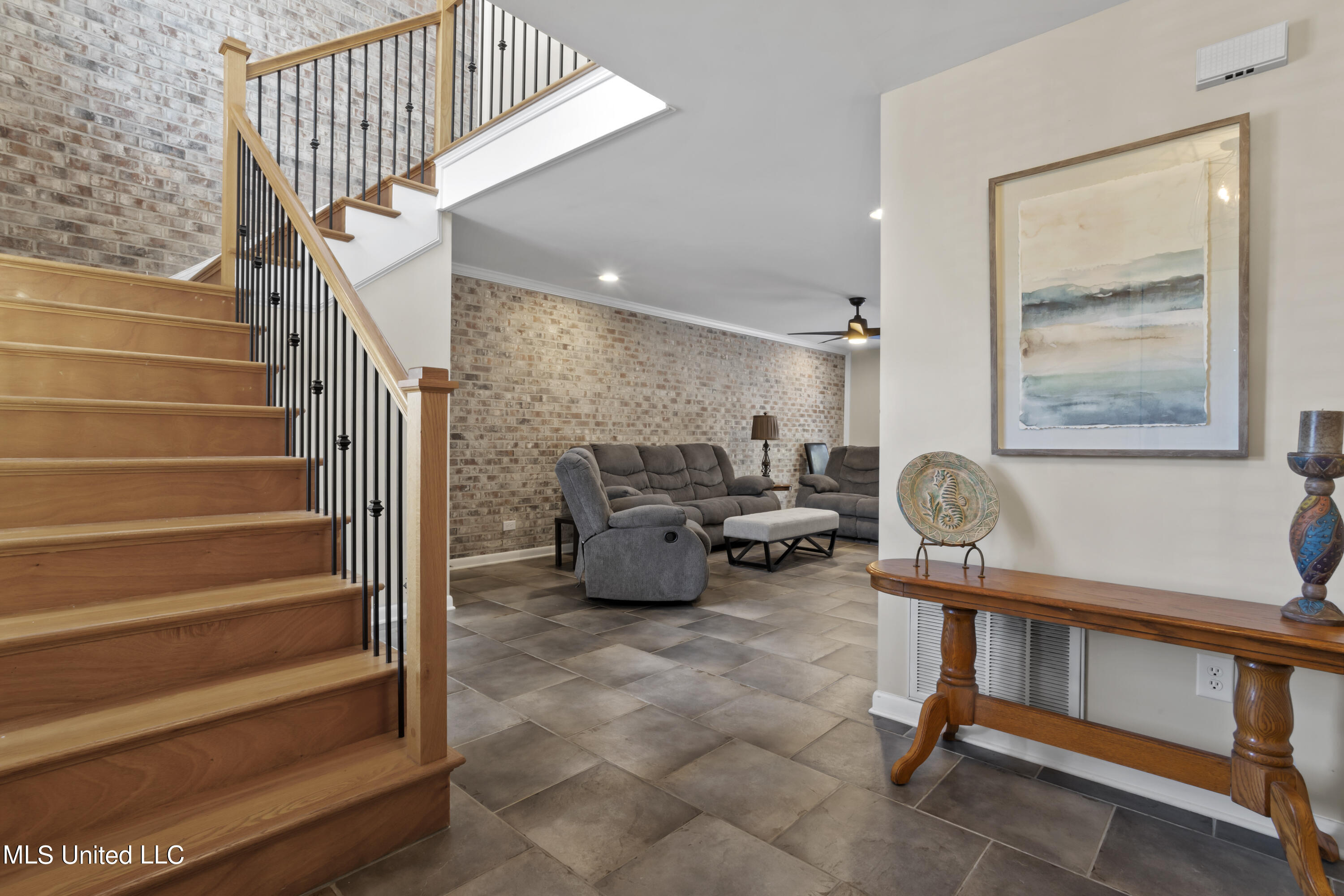 527 Front Beach Drive, 34