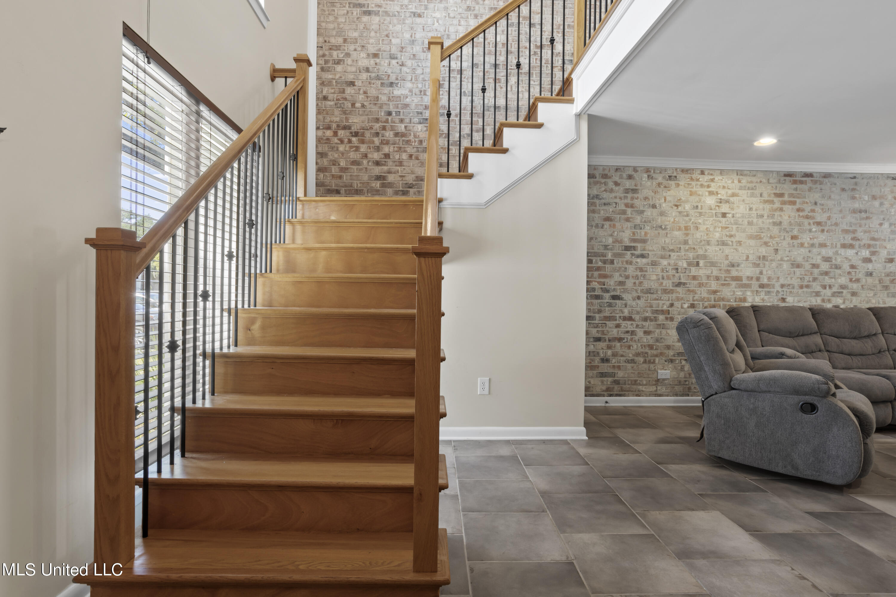 527 Front Beach Drive, 34