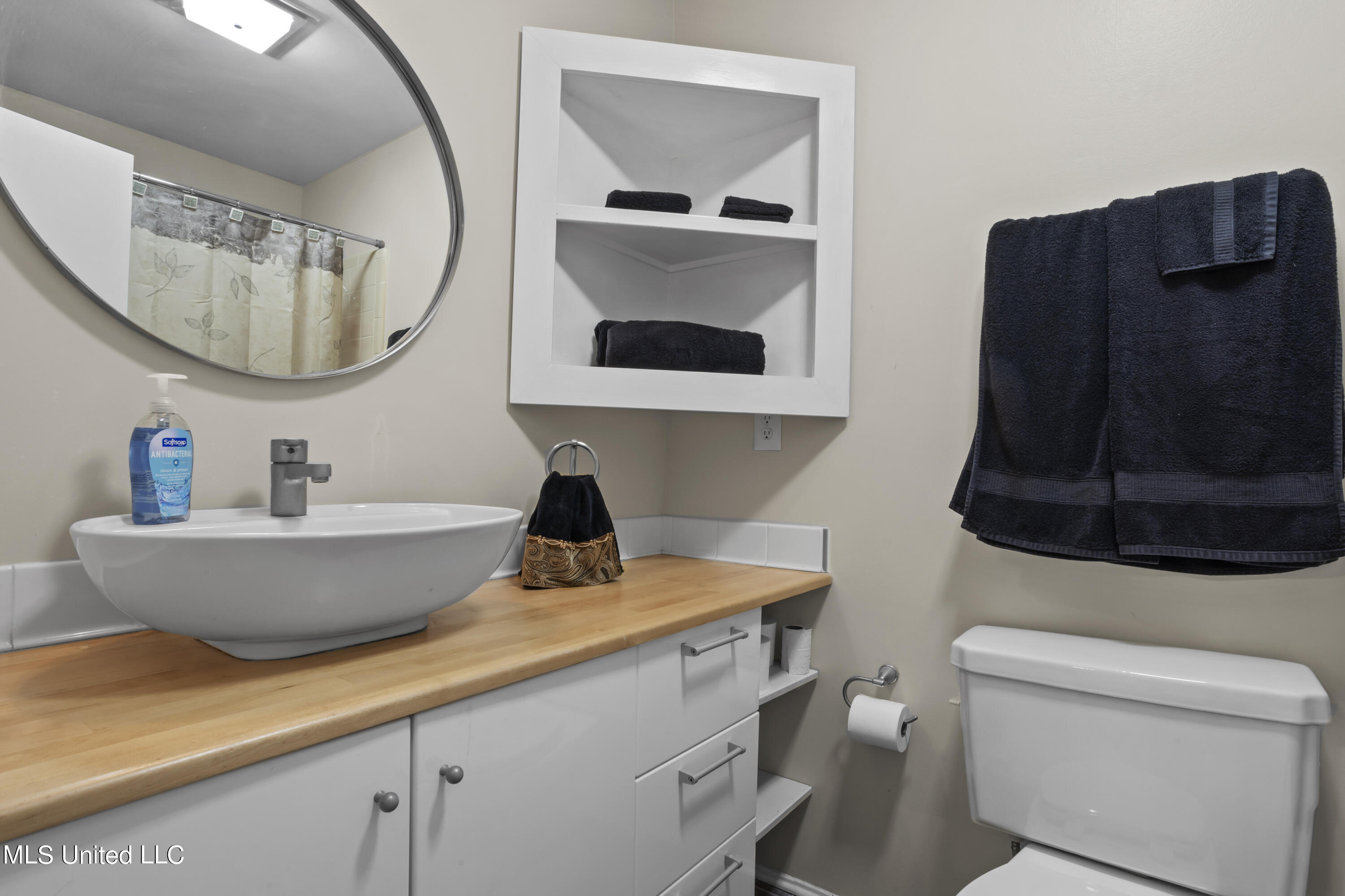 527 Front Beach Drive, 34