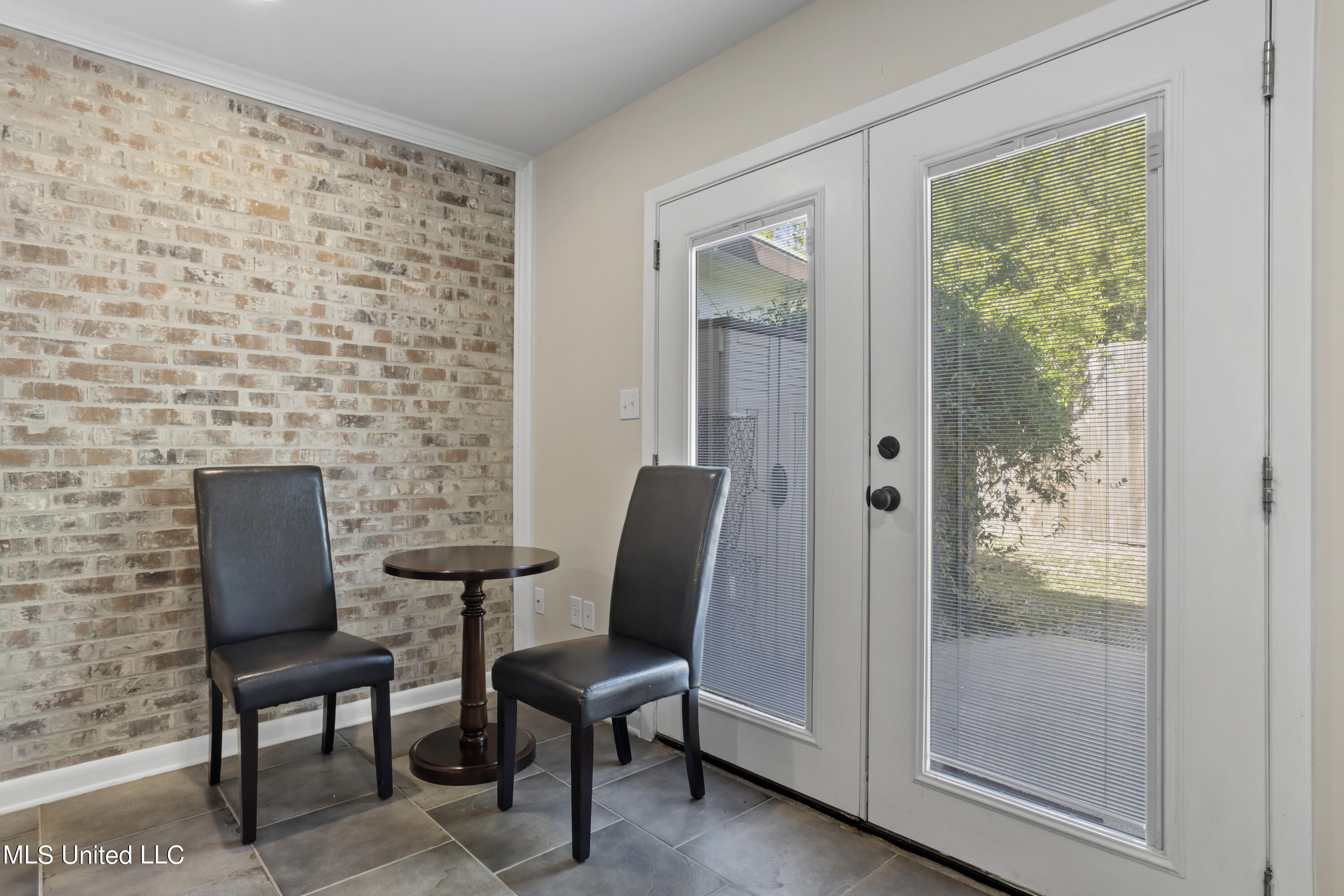 527 Front Beach Drive, 34