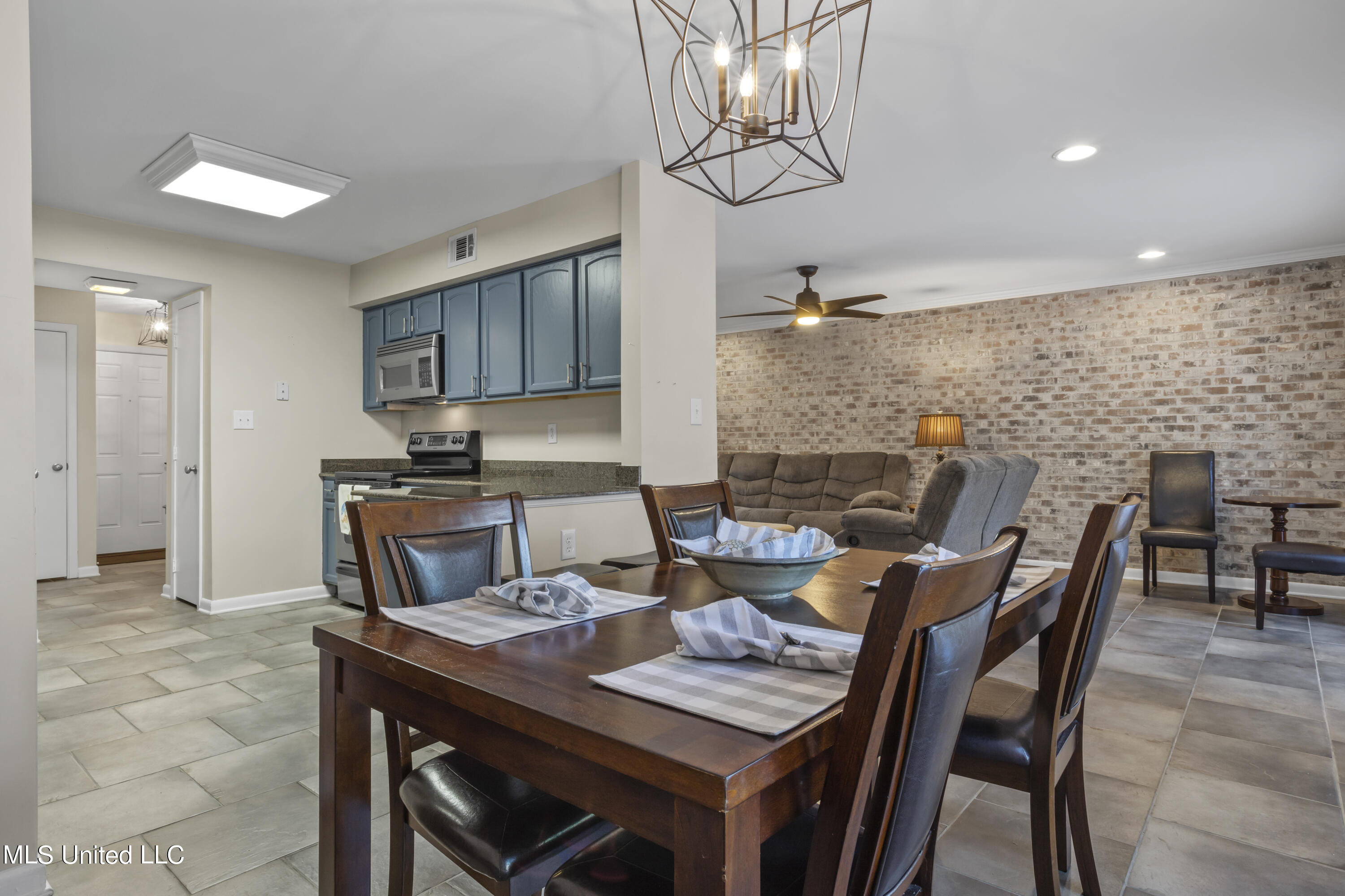 527 Front Beach Drive, 34