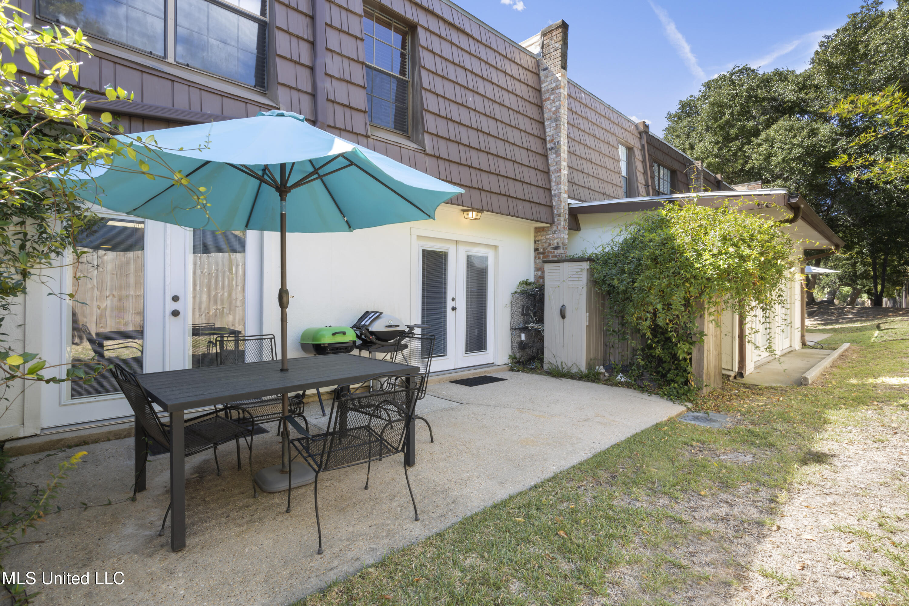 527 Front Beach Drive, 34