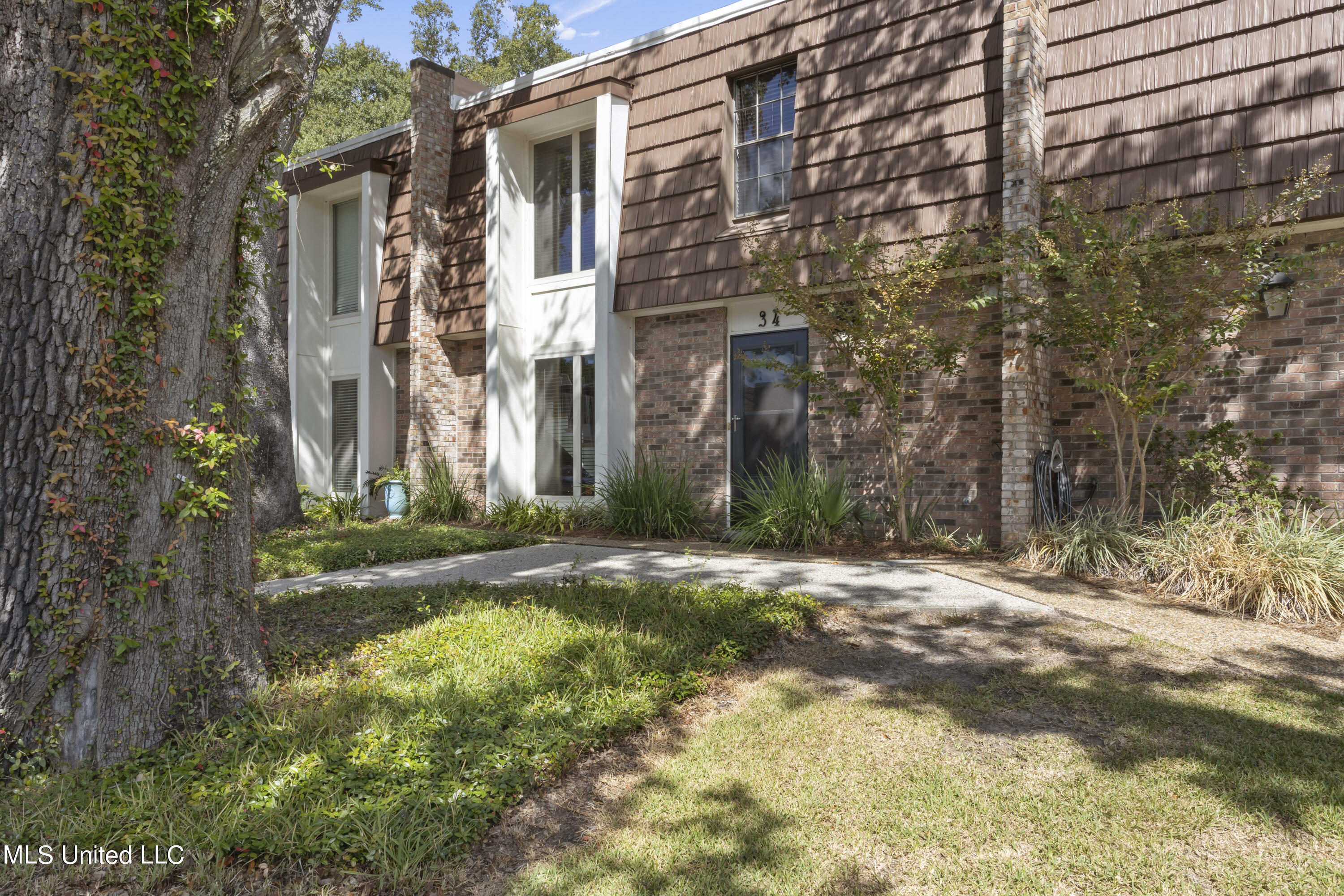 527 Front Beach Drive, 34