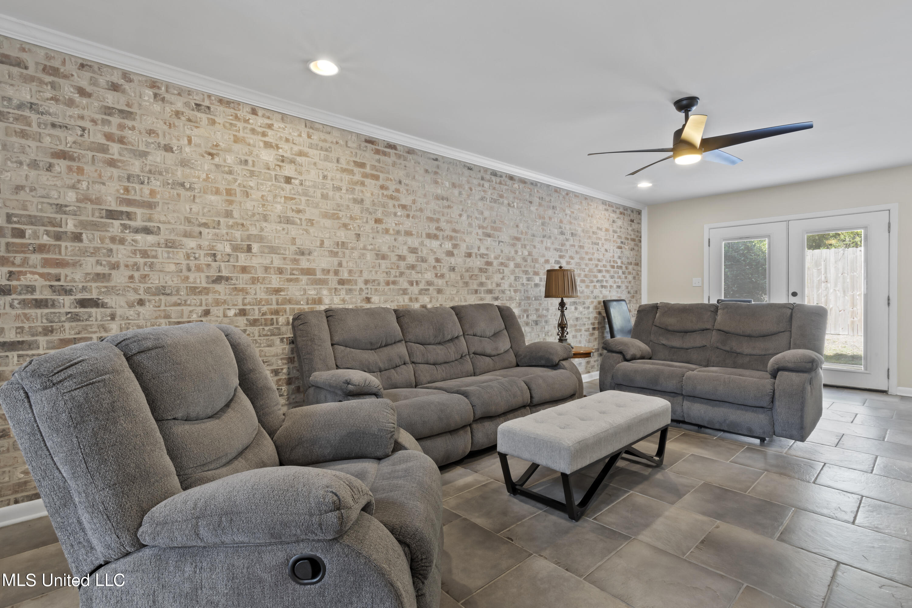 527 Front Beach Drive, 34