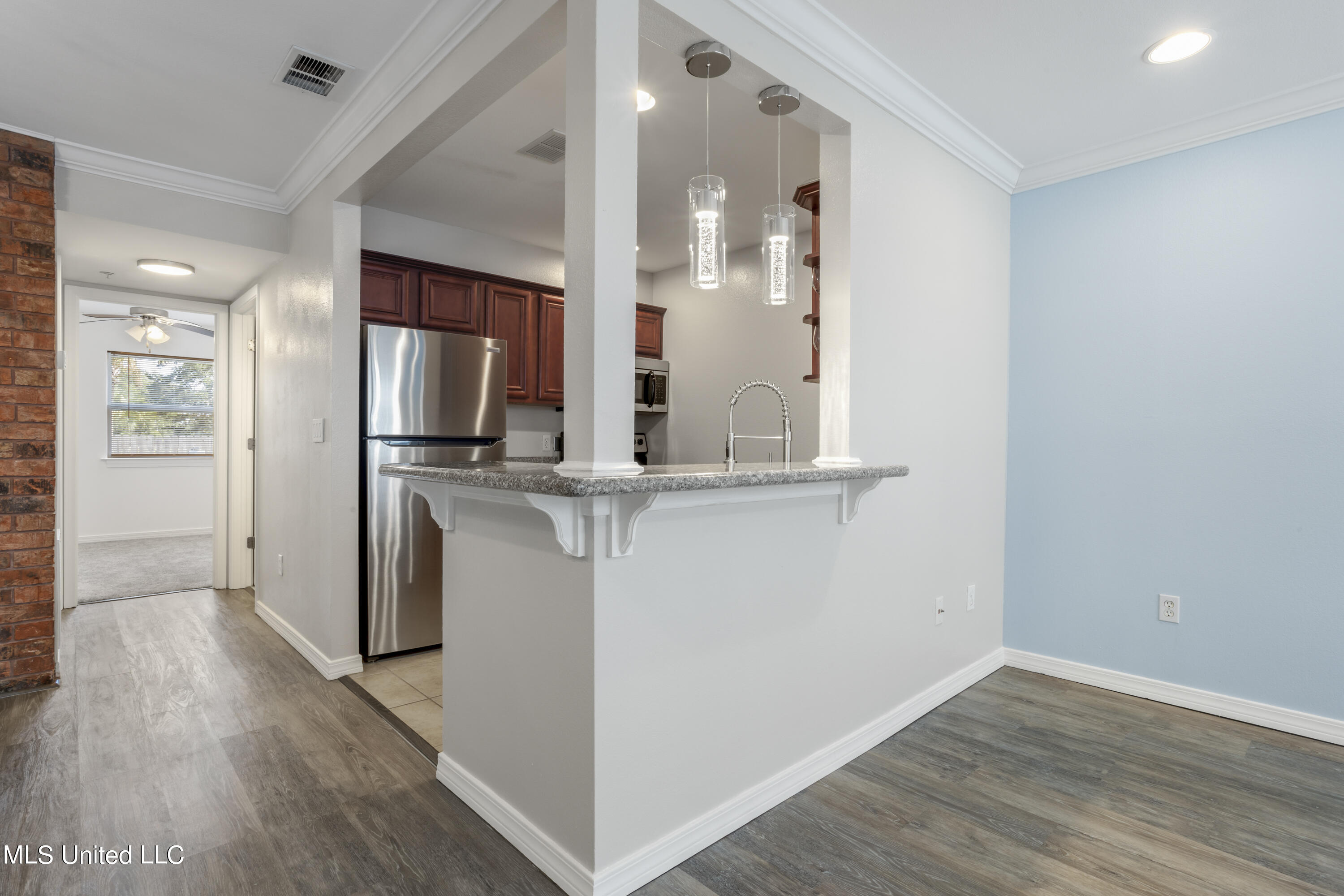 1282 Beach Boulevard, 104