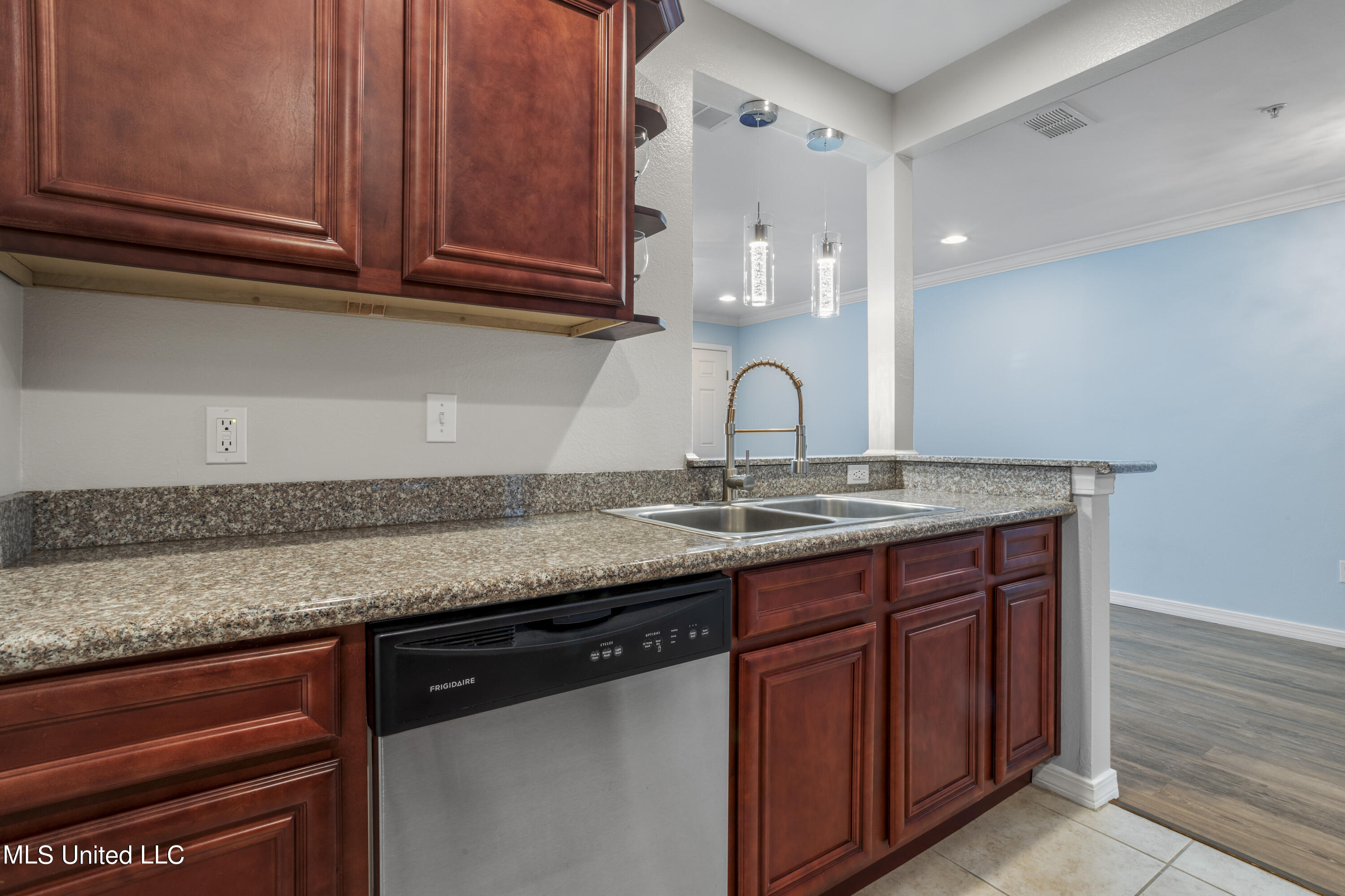 1282 Beach Boulevard, 104