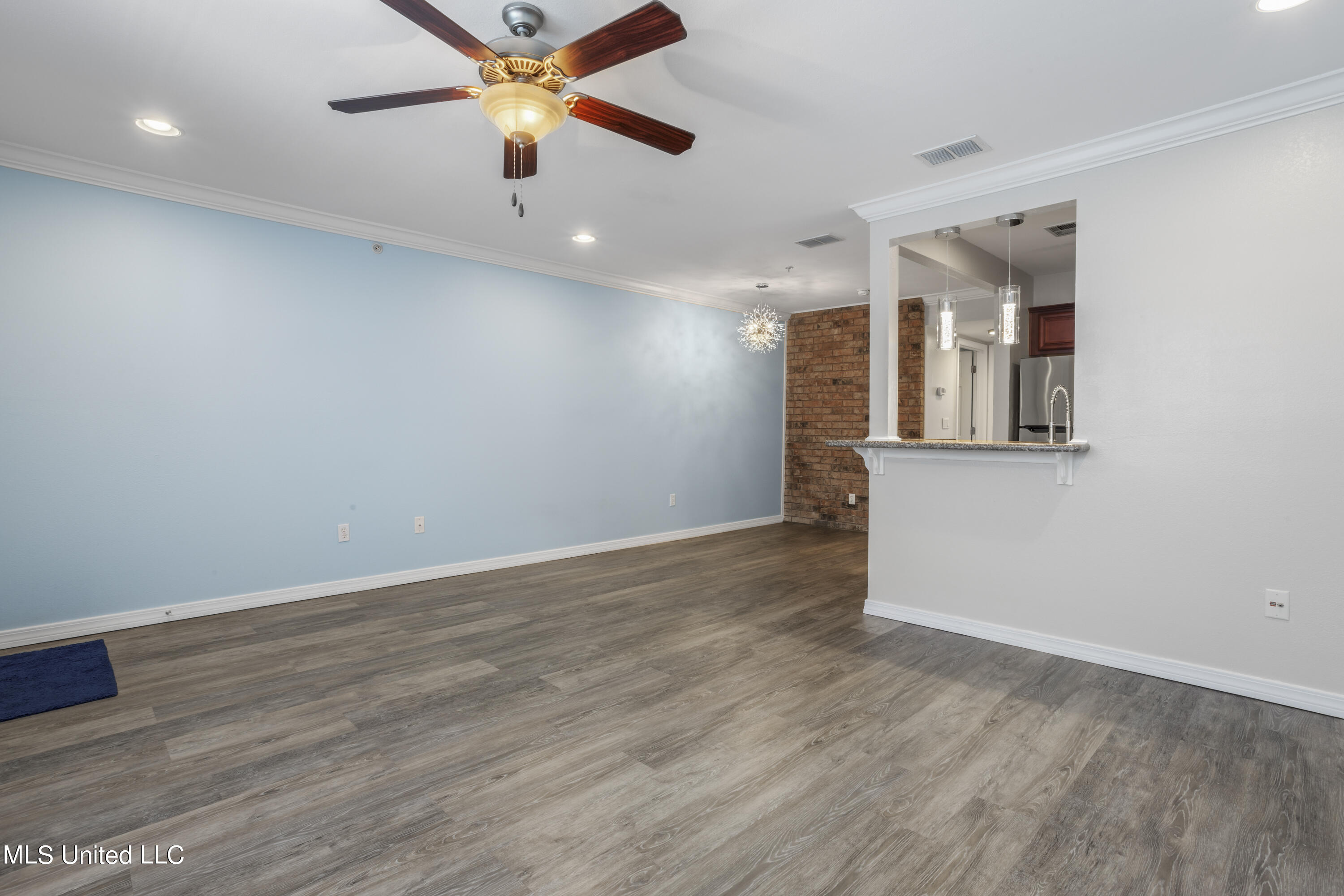 1282 Beach Boulevard, 104