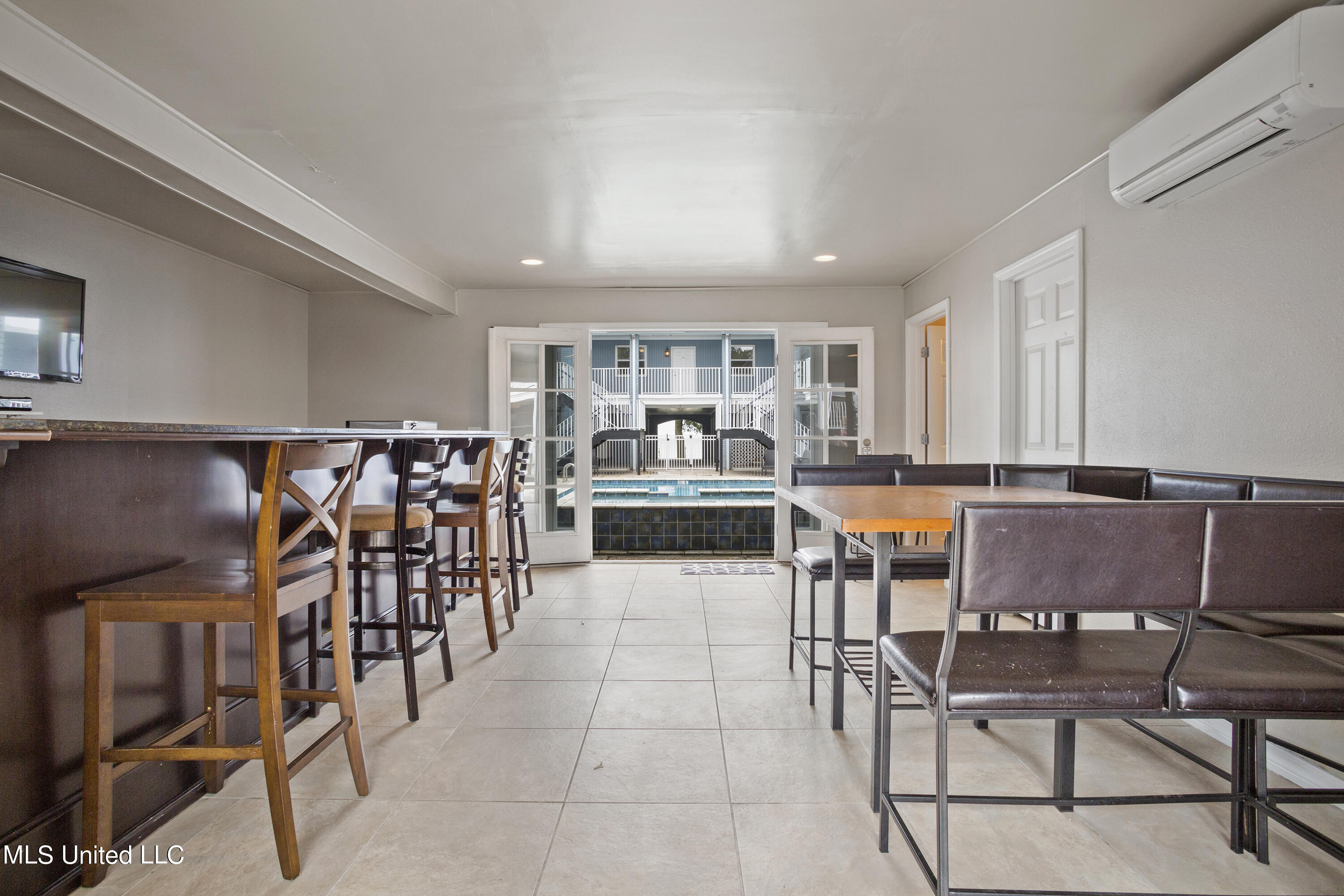 1282 Beach Boulevard, 104