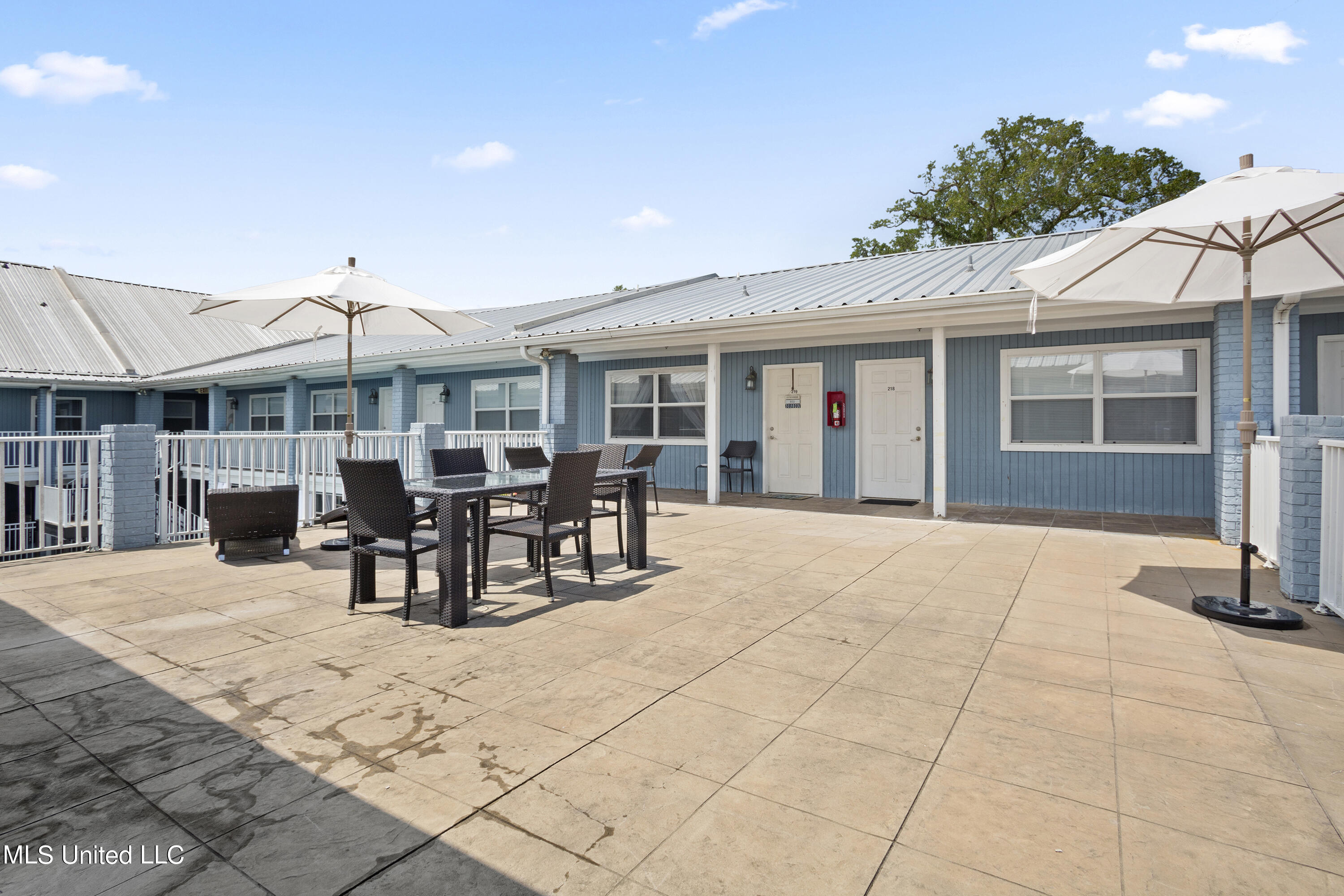 1282 Beach Boulevard, 104