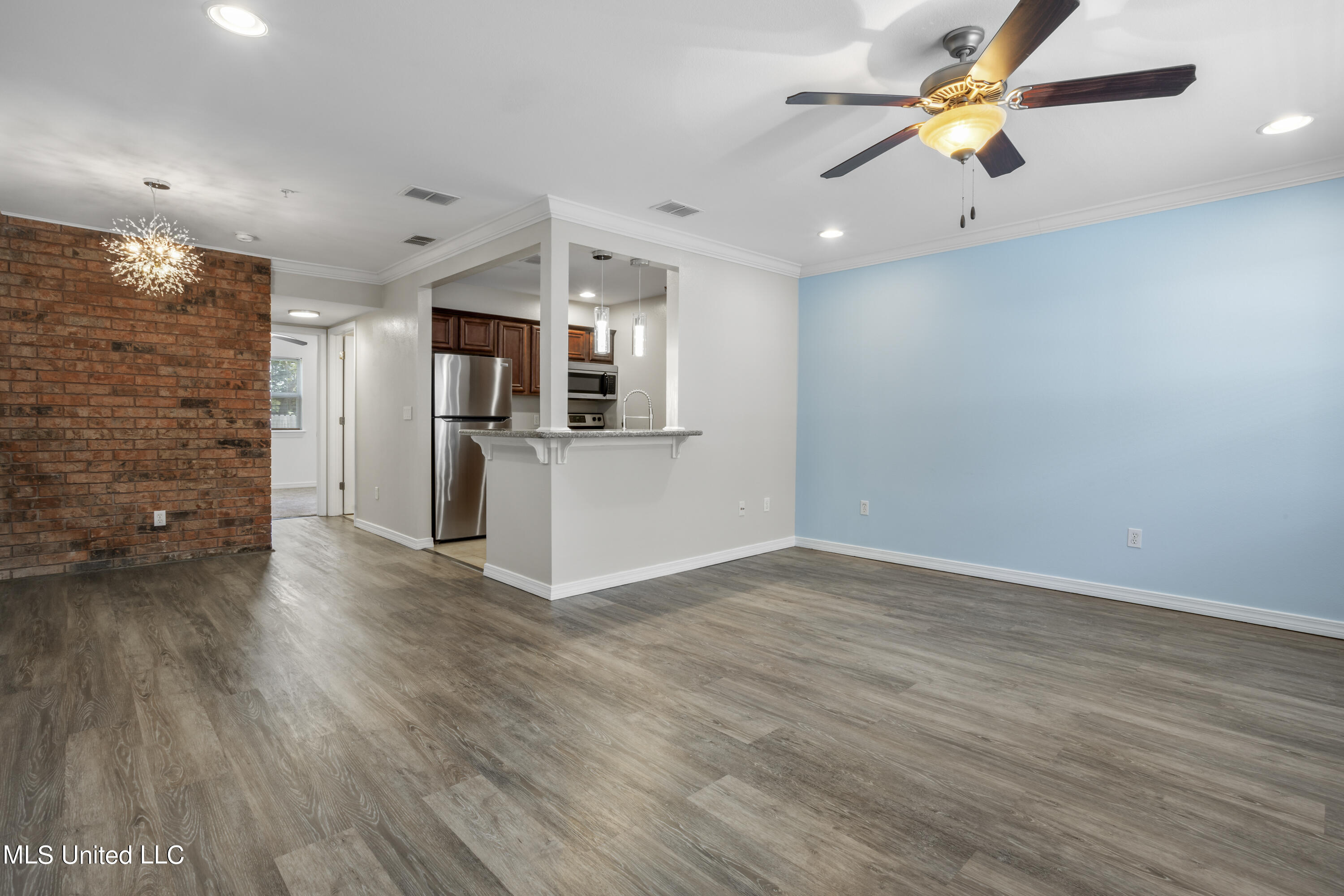 1282 Beach Boulevard, 104