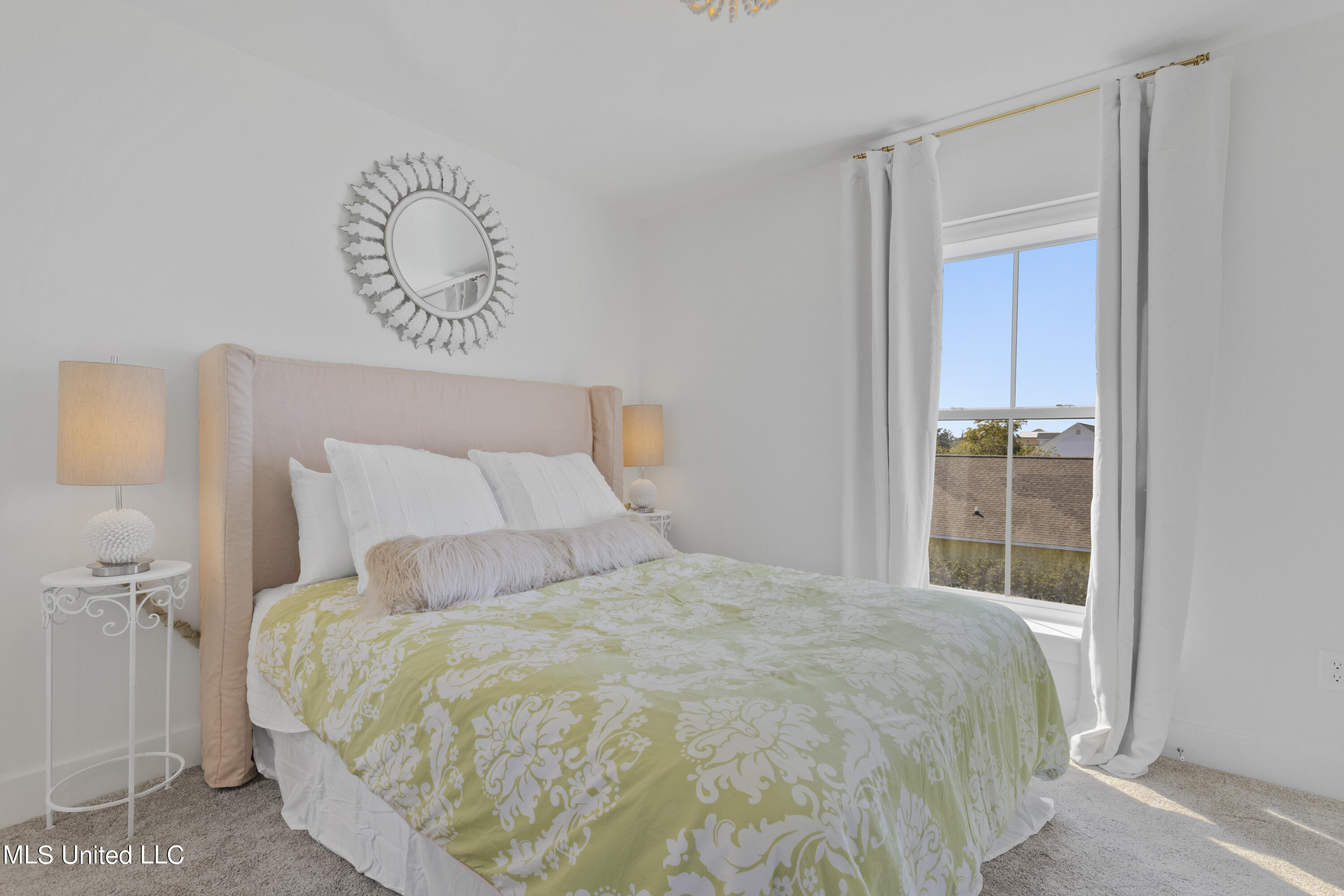 215 E Second Street, 26