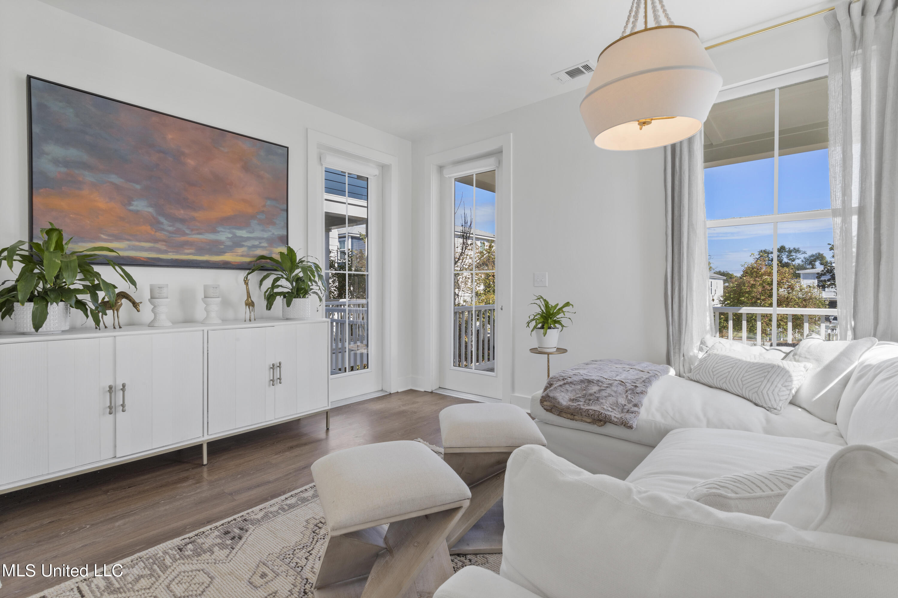 215 E Second Street, 26