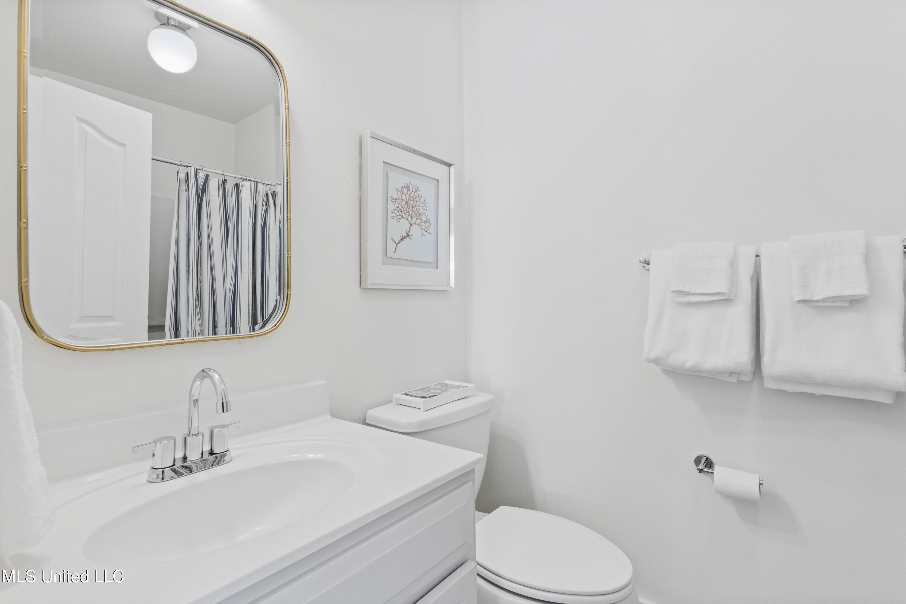 215 E Second Street, 26