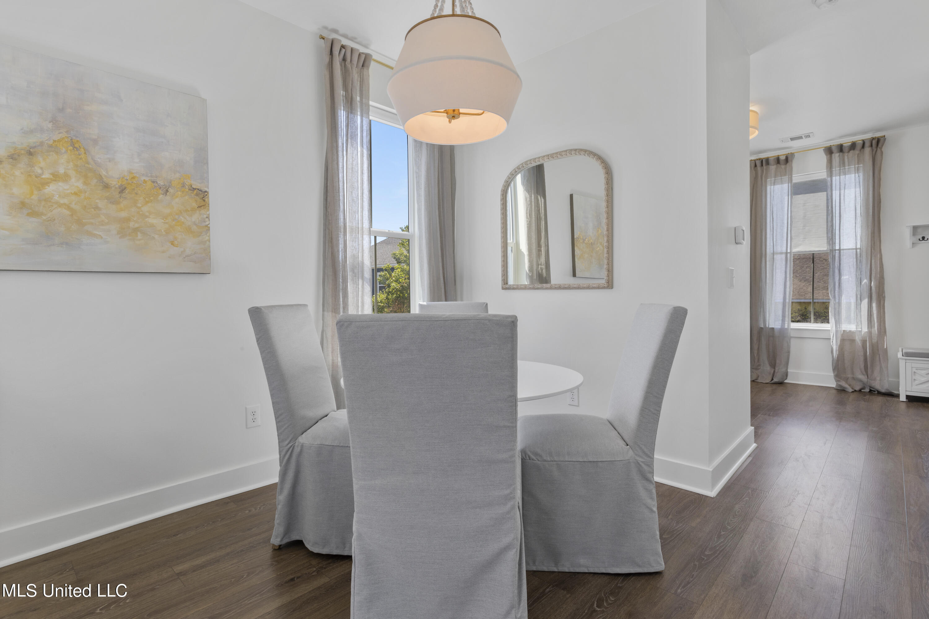 215 E Second Street, 26