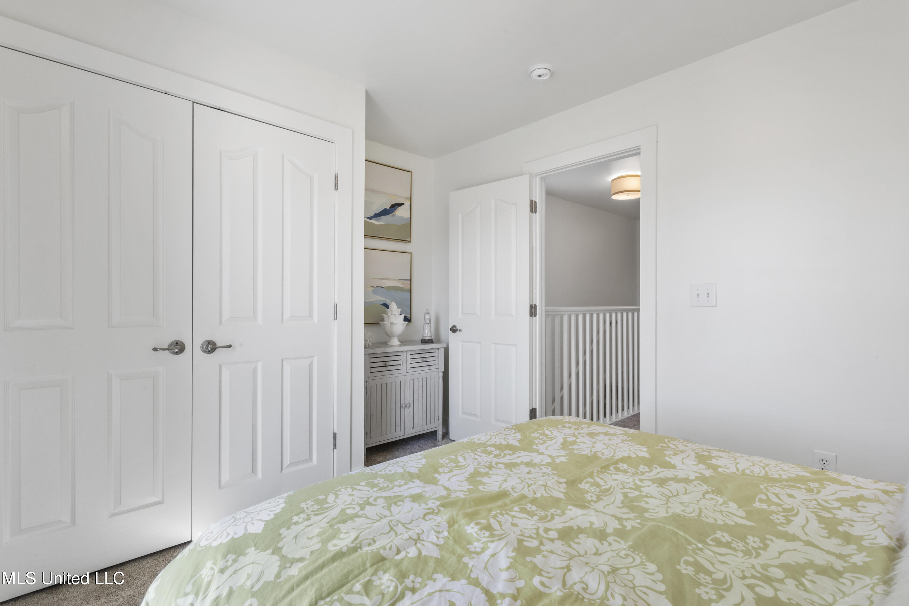 215 E Second Street, 26
