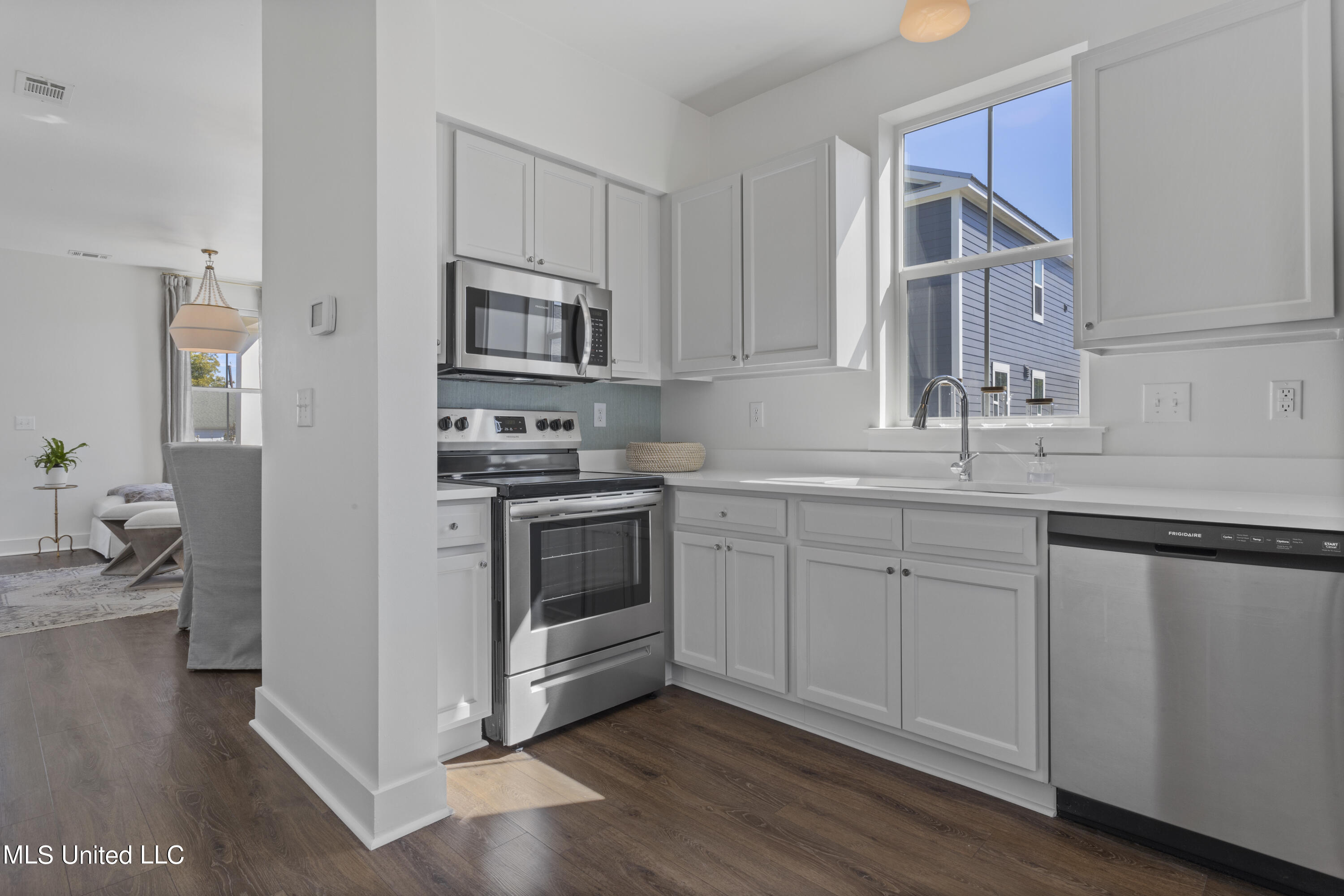 215 E Second Street, 26
