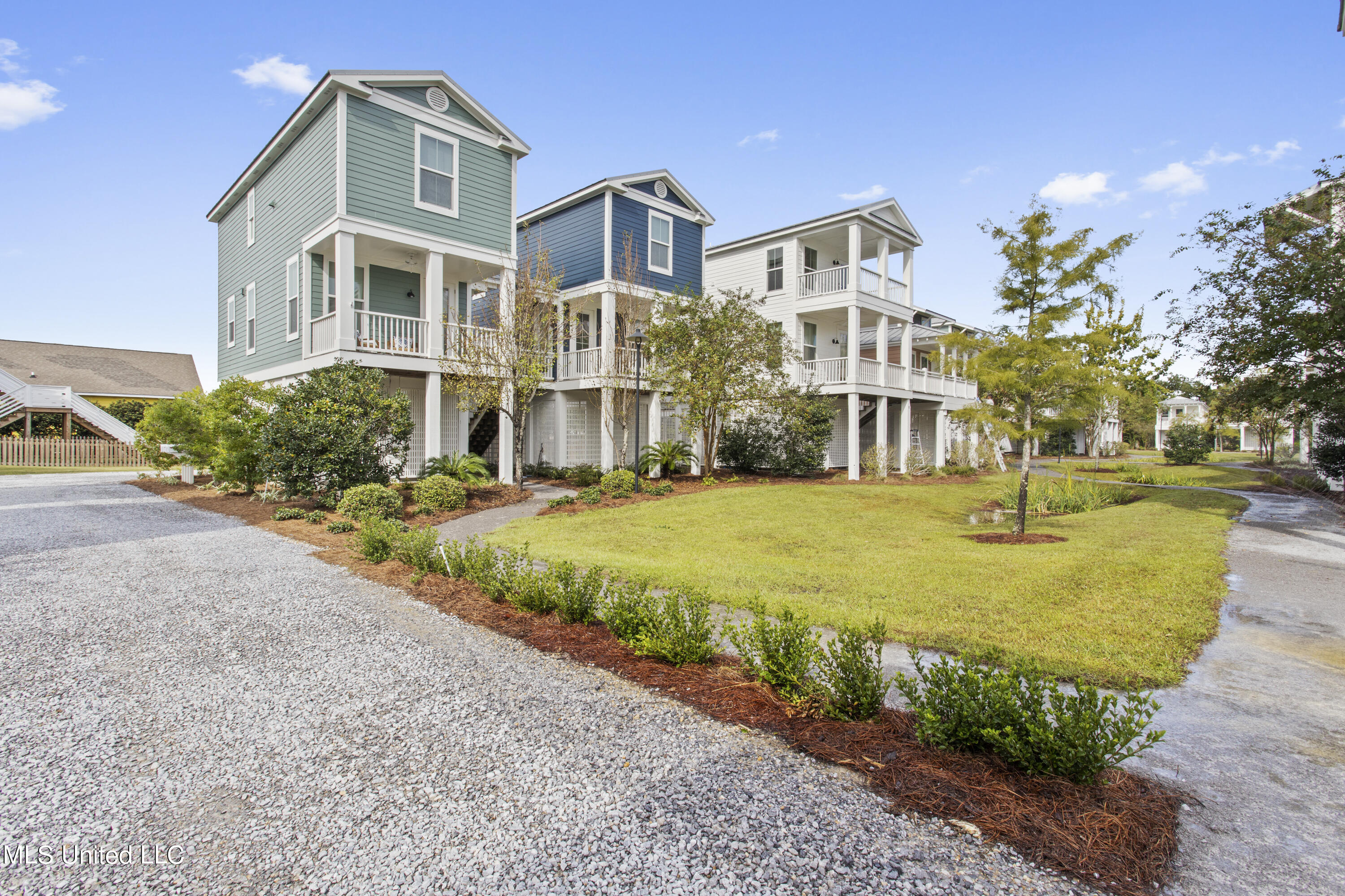 215 E Second Street, 26