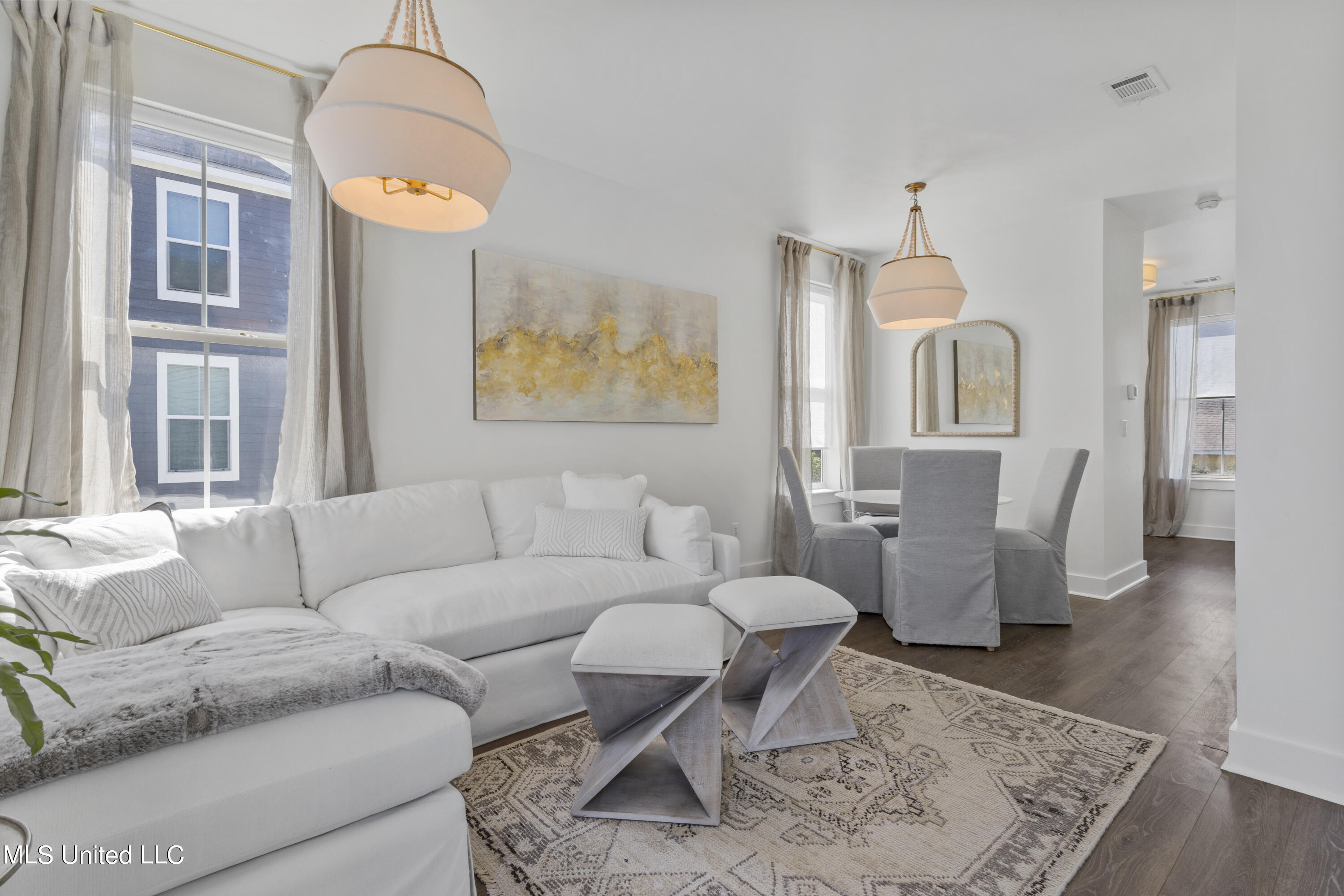 215 E Second Street, 26