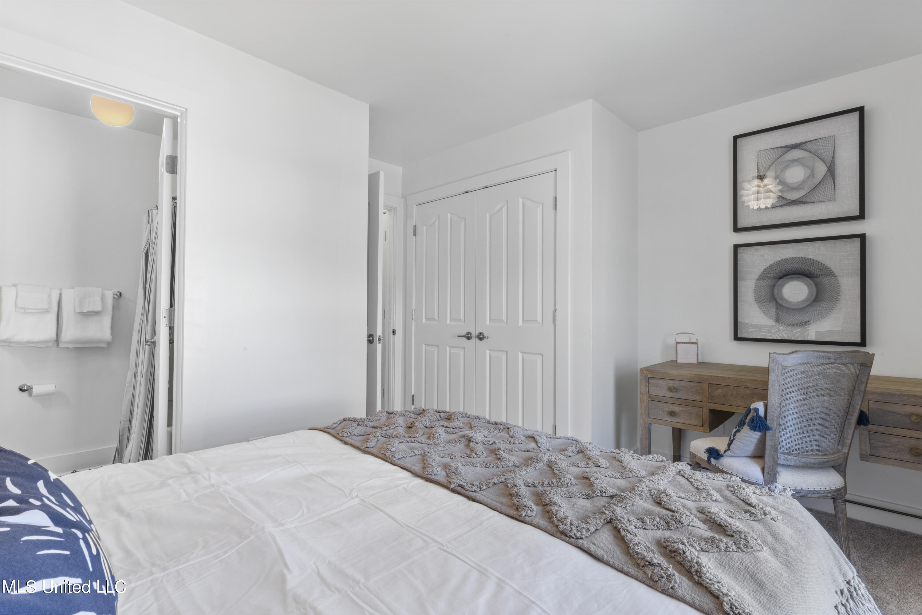 215 E Second Street, 26