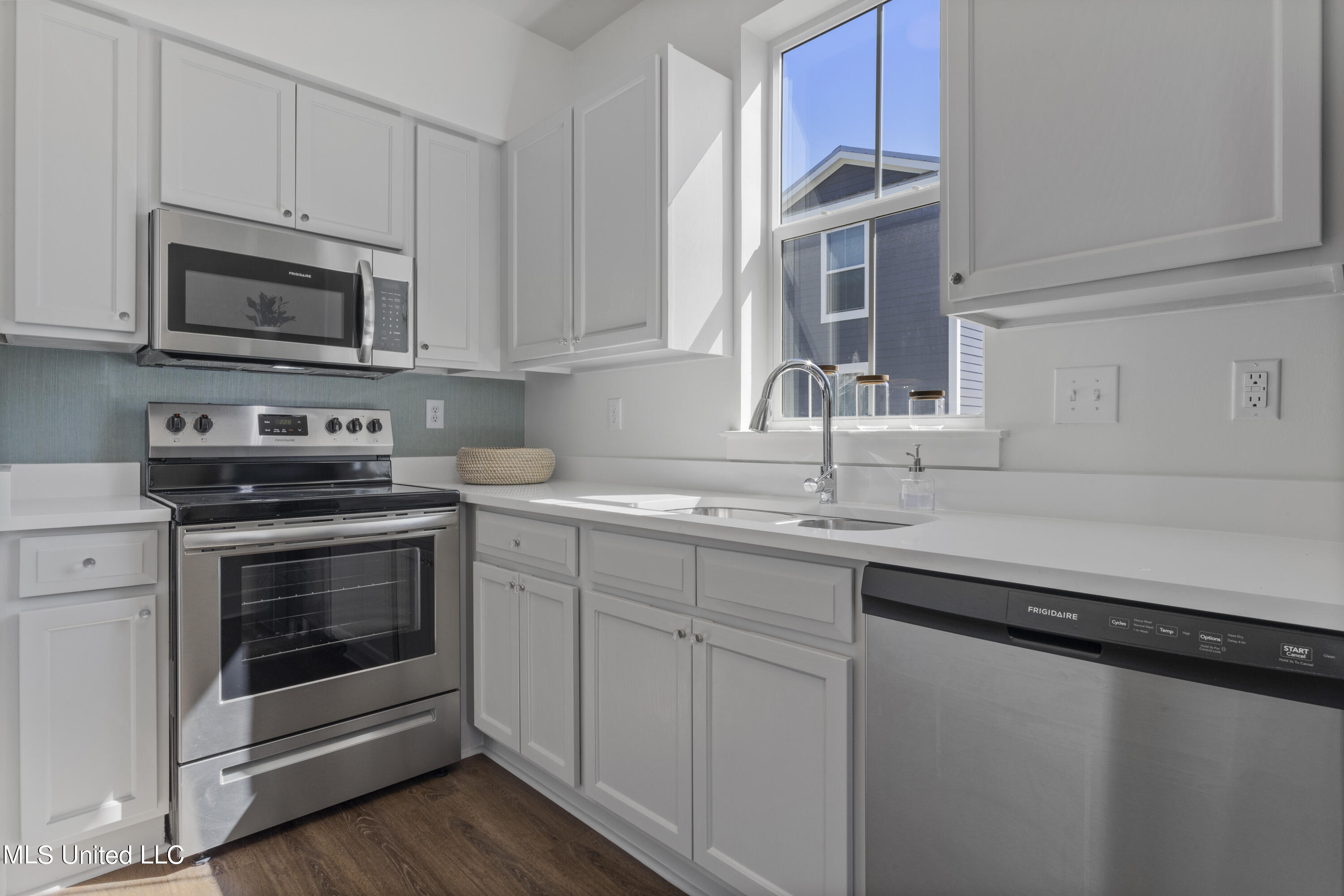 215 E Second Street, 26