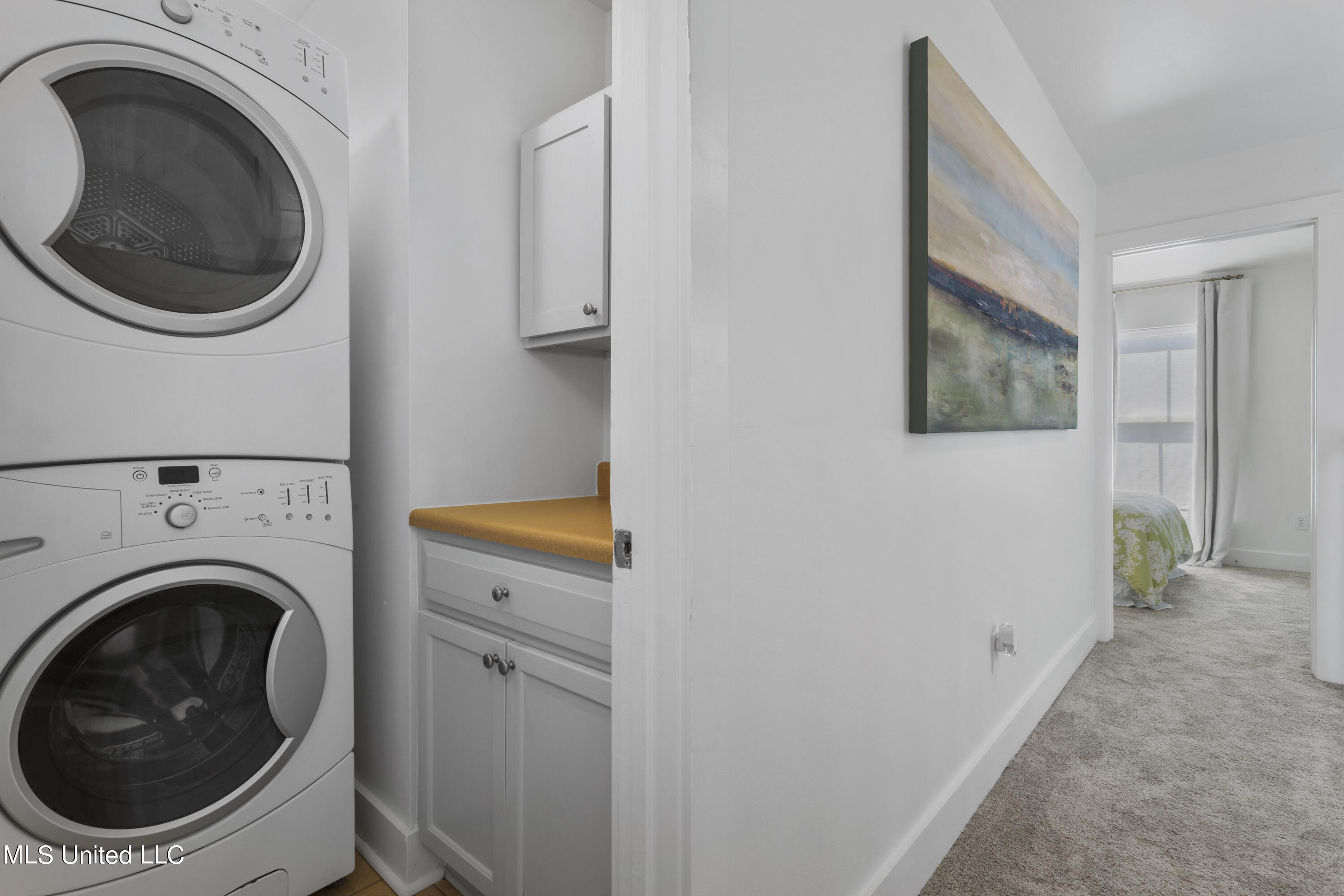 215 E Second Street, 26