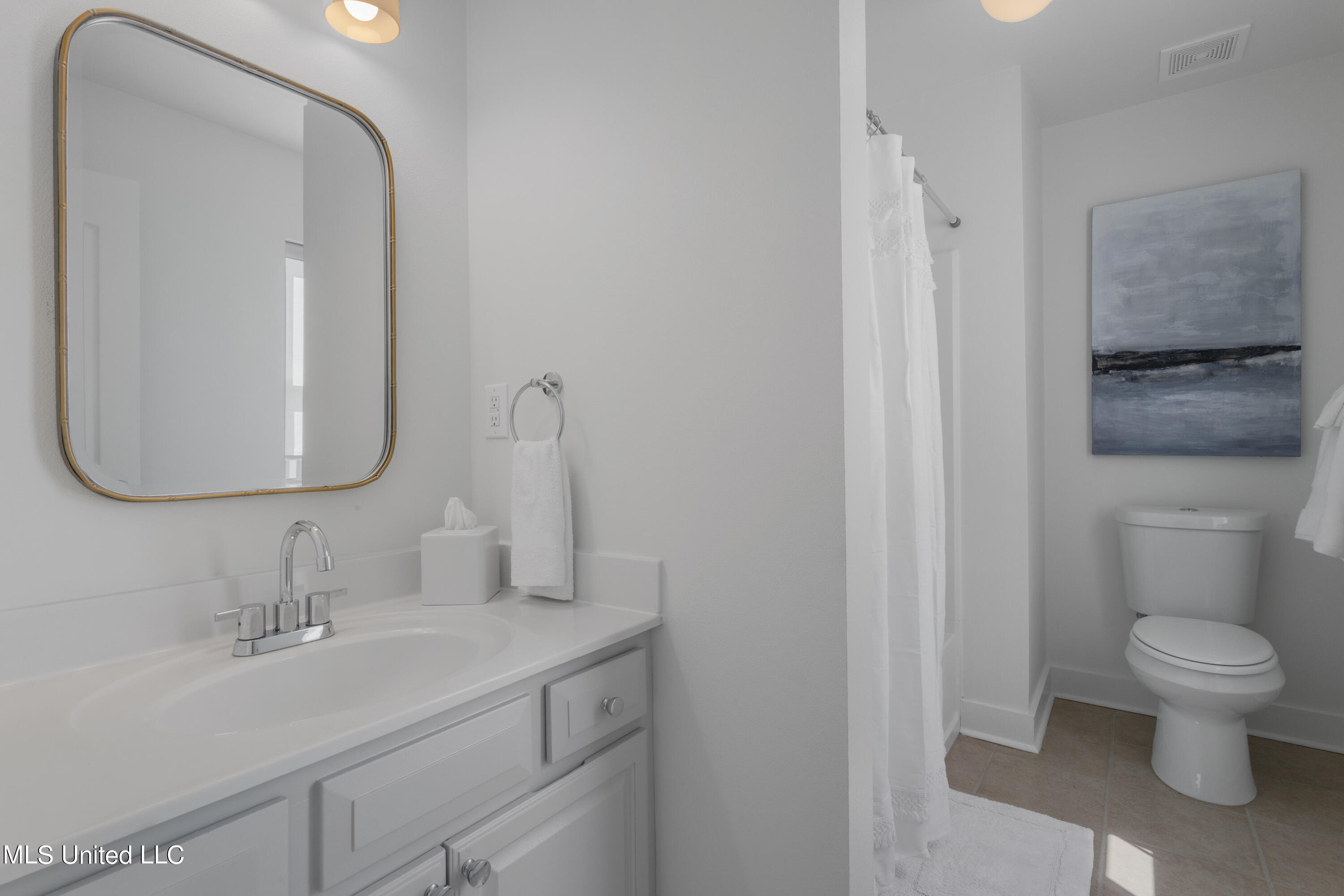 215 E Second Street, 26
