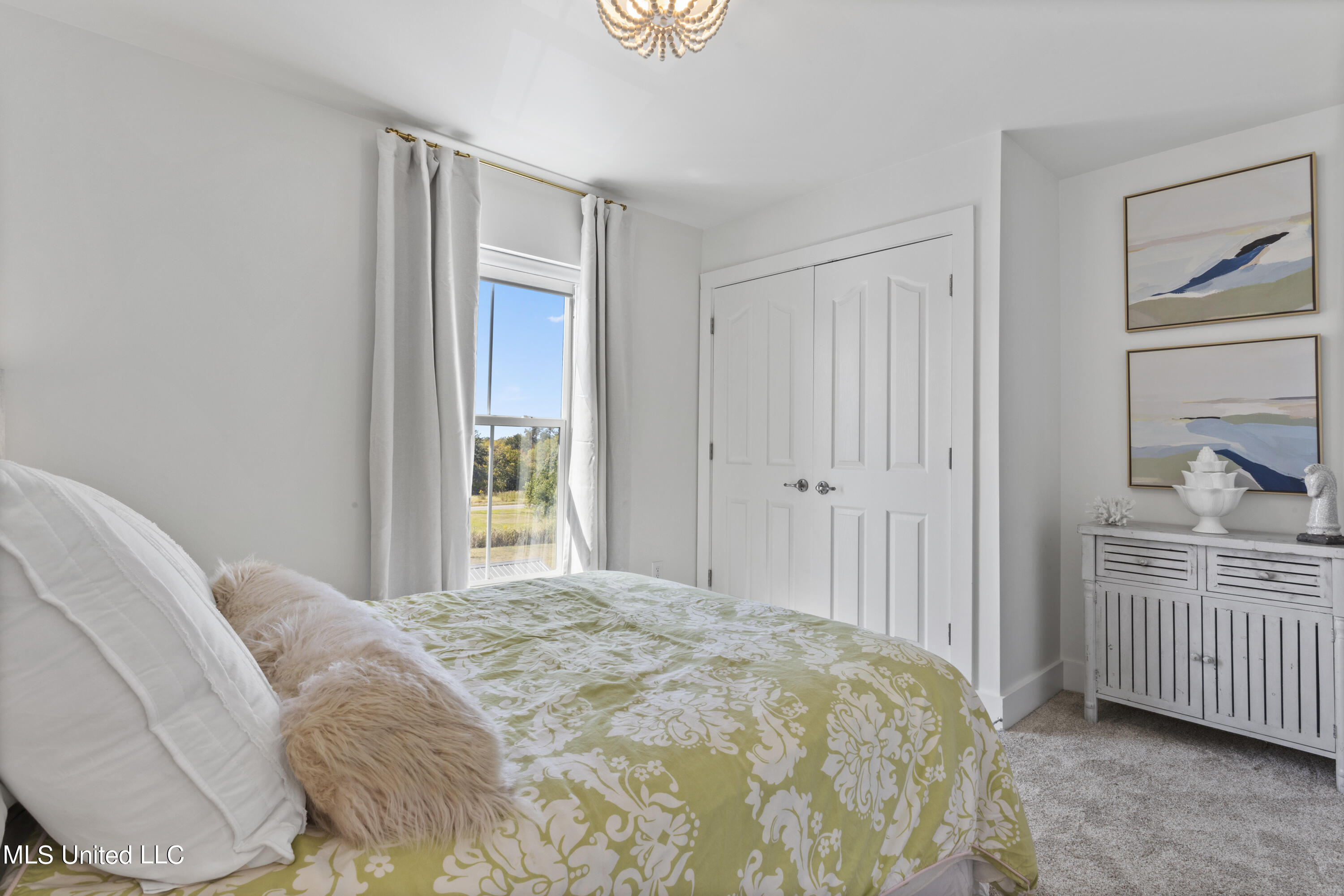 215 E Second Street, 26