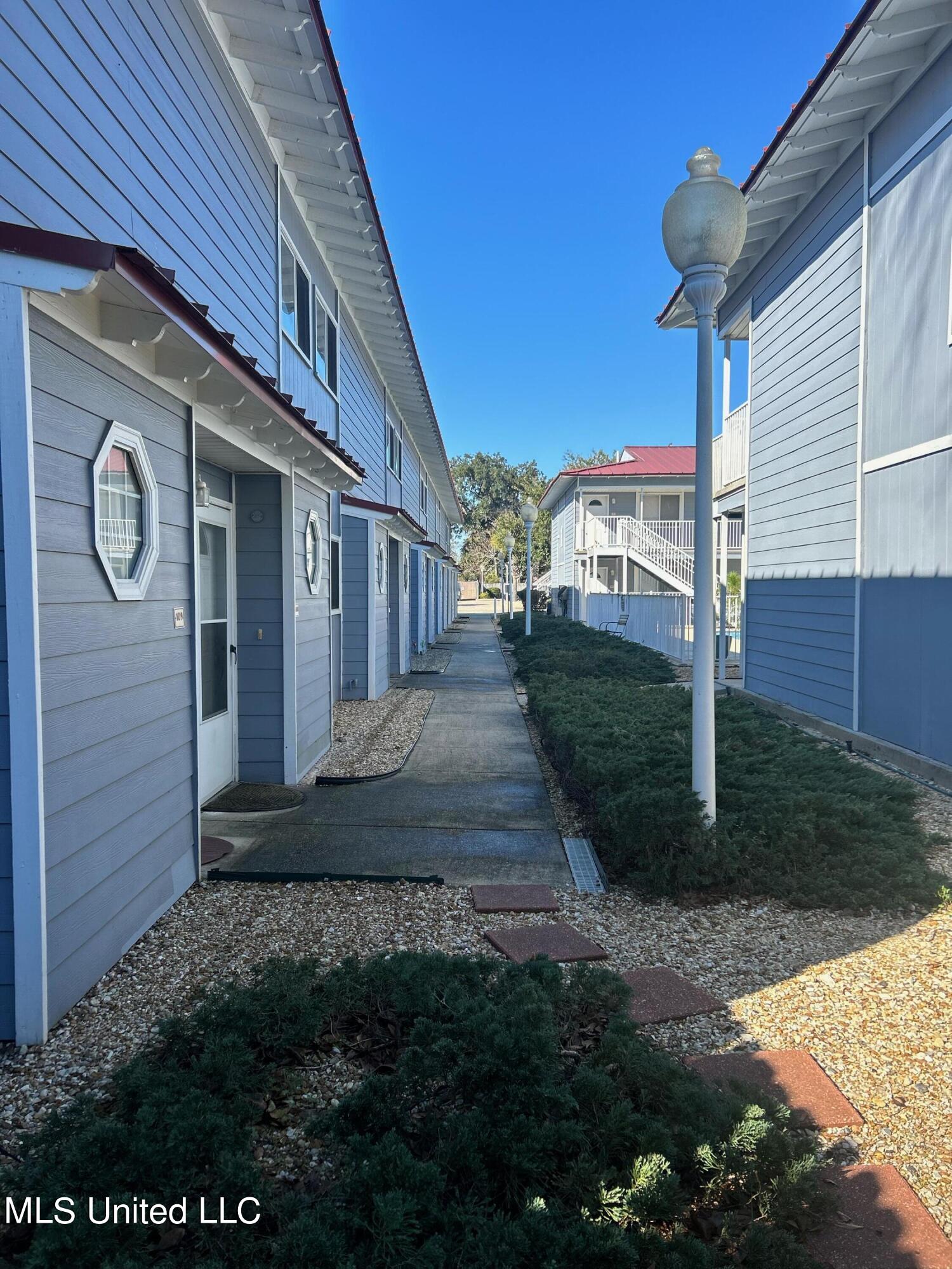 1664 Beach Boulevard, 109