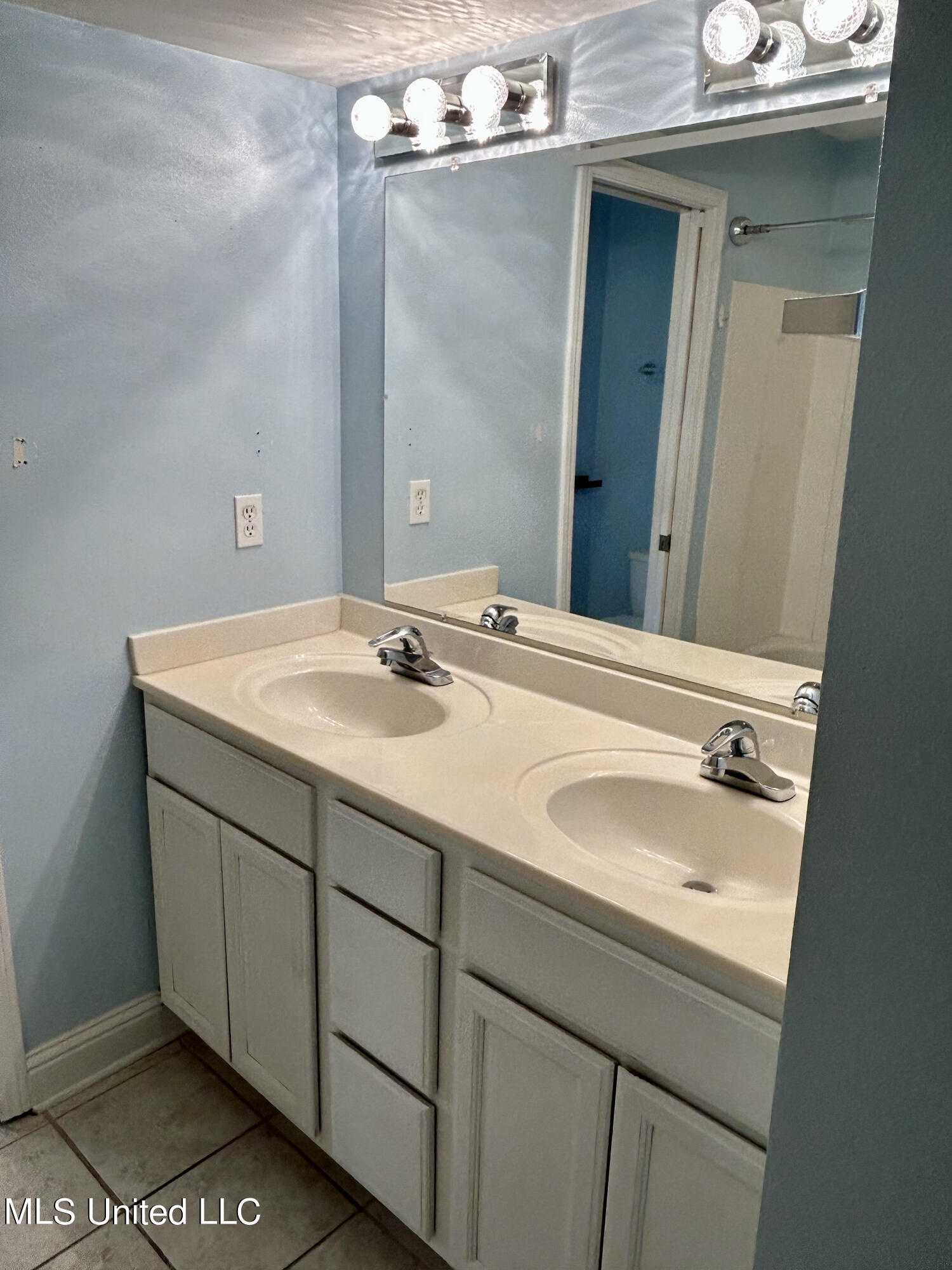 1664 Beach Boulevard, 109